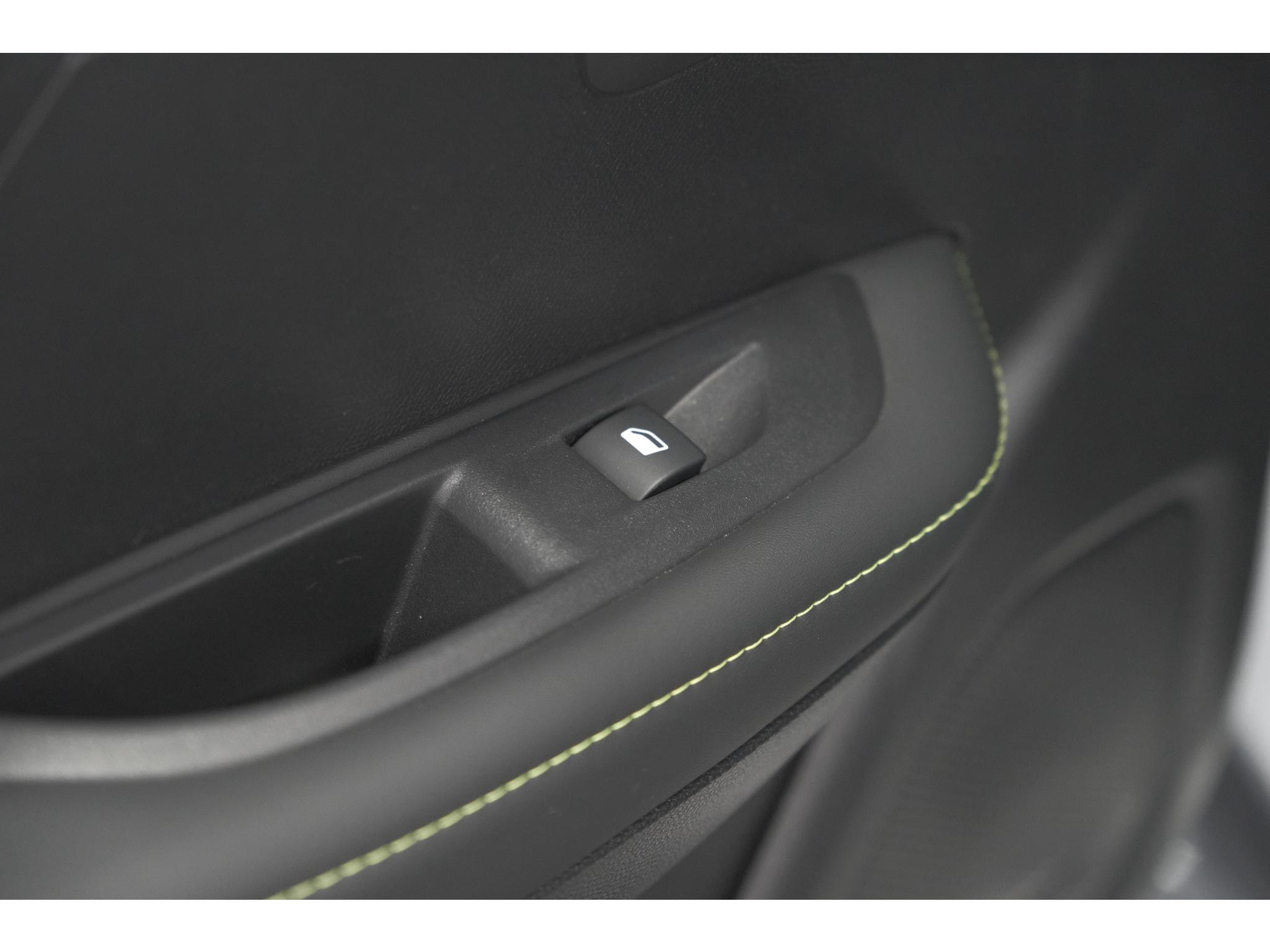 Peugeot 208 Hybrid 136 e-DCS6 GT | Camera | Apple Carplay & Android Auto | Parkeersensoren