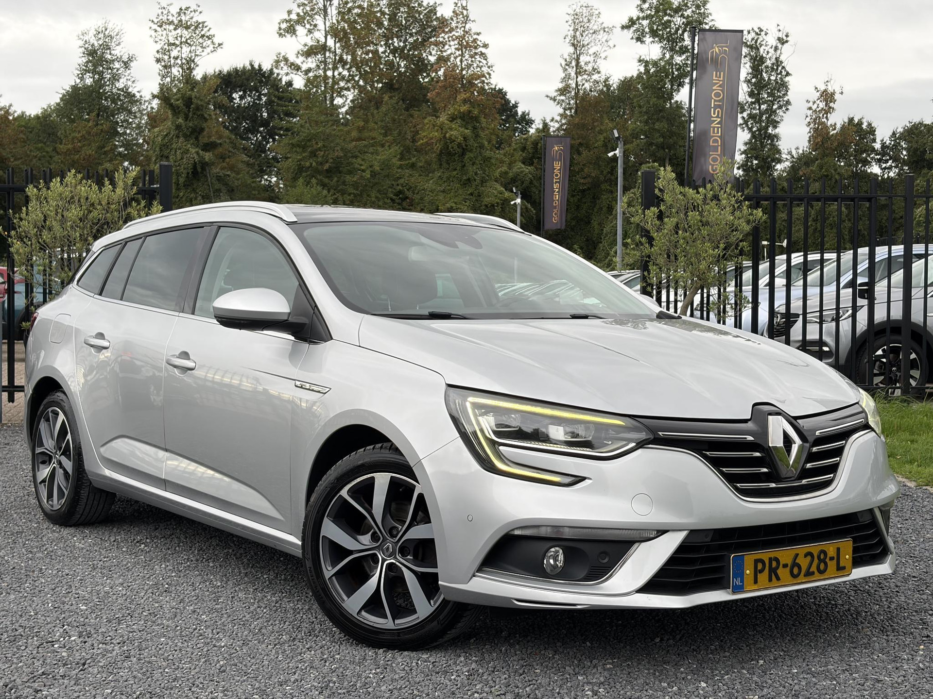 Renault Mégane Estate 1.2 TCe Bose ✓2 Eigenaar✓Pano✓Camera✓Net beurt gehad✓Navi✓Keyless✓Clima✓Cruise✓Leder✓131pk✓Pdc V+A✓6 Bak✓Rijstrooksensor✓Dodehoeksensor✓17'' Lm velgen✓N.A.P✓Apk tot 09-2027