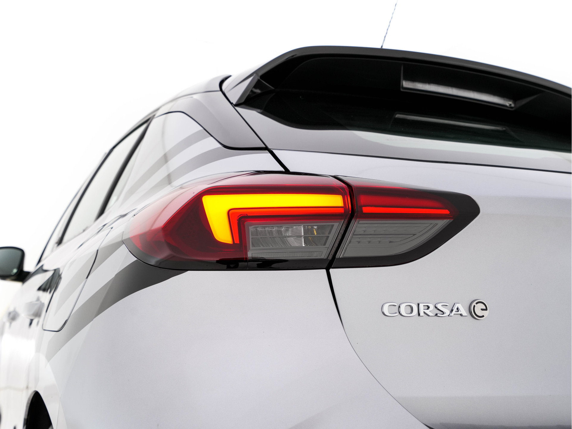 Opel Corsa-e GS-Line Bitter-Edition 50 kWh [ 3-Fase ] (INCL-BTW) Aut.* HEATPUMP | LEATHER-MICROFIBRE | ADAPTIVE-CRUISE | CARPLAY | CCS-FASTLOADER | FULL-LED | HEATED-SPORTSEATS | DAB+ | ECC | LANE-ASSIST | CAMERA | PDC | DIGI-COCKPIT | 17 "ALU*