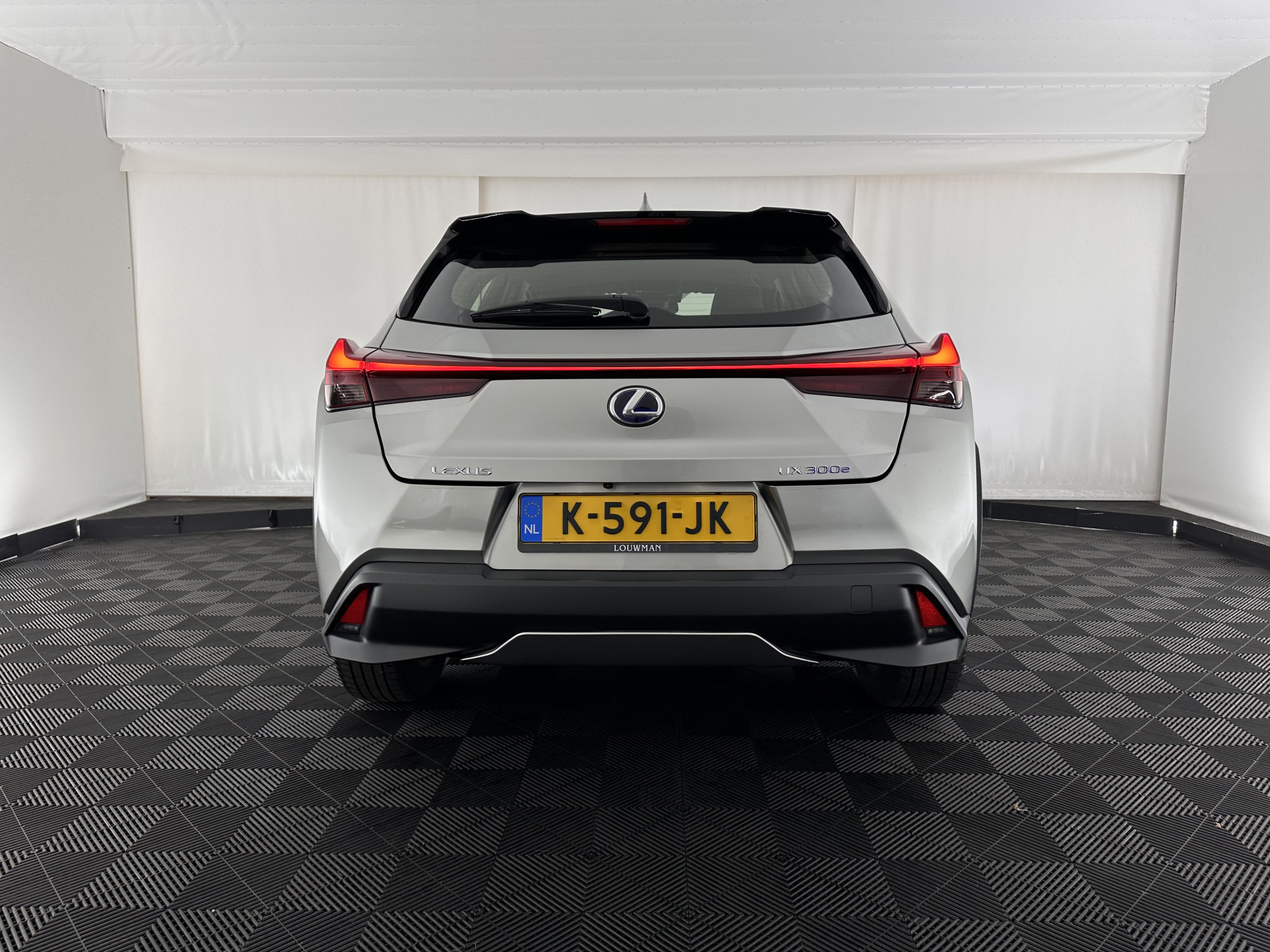 Lexus UX 300e Business 54 kWh (INCL-BTW) *HEATPUMP | MICROFIBRE | DIGI-COCKPIT | FULL-LED | NAVI-FULLMAP | DAB+ | KEYLESS | CAMERA | COMFORTSEATS | ECC | CARPLAY | SHIFTPADDLES | BLINDSPOT | ADAPTIVE-CRUISE | 17''ALU*