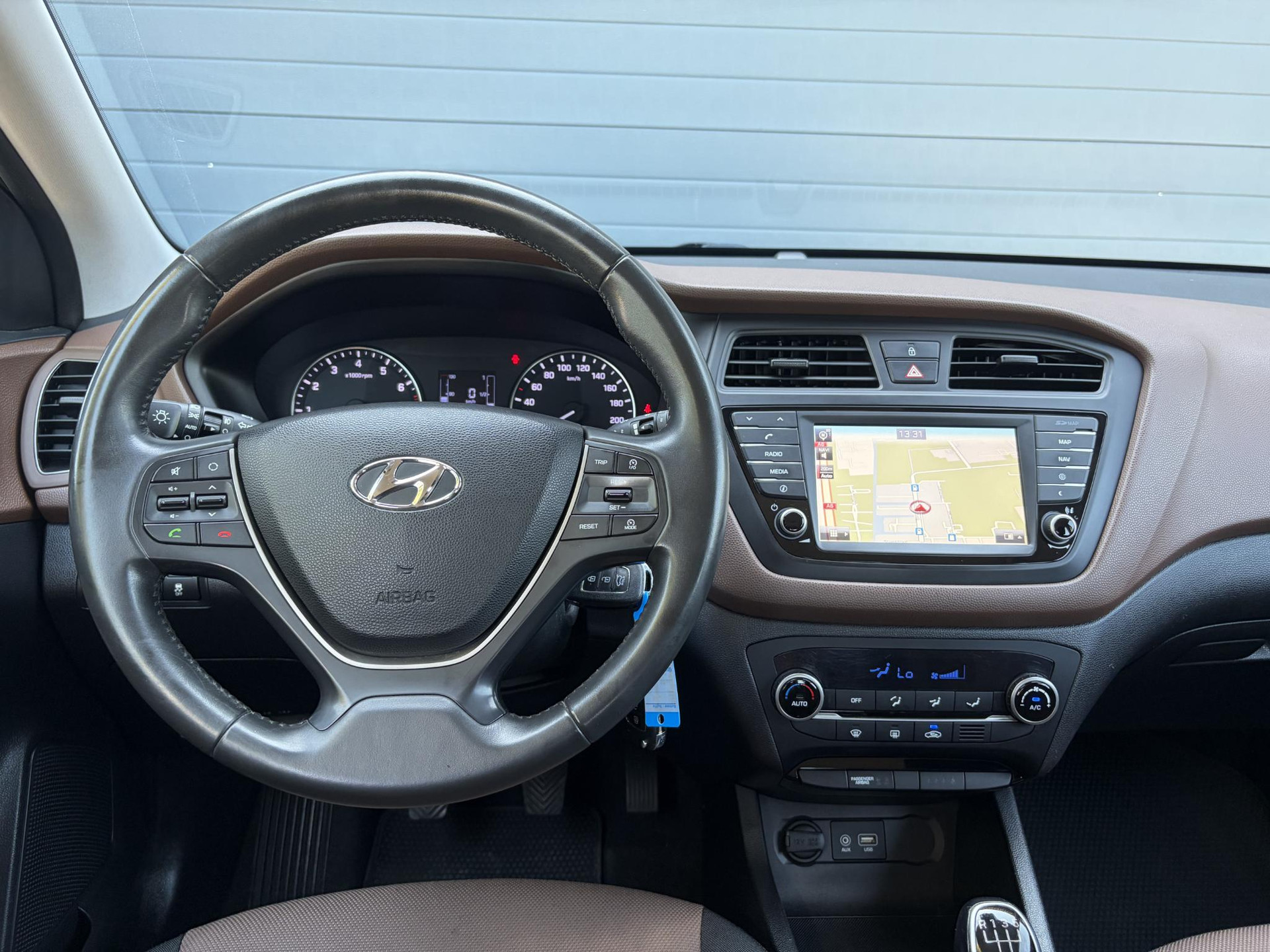Hyundai i20 1.0 T-GDI Comfort 2e Eigenaar l Trekhaak l Navi l Camera l Carplay l Clima l Cruise l Rijstrooksensor l Pdc l N.A.P l Apk tot 05-2027