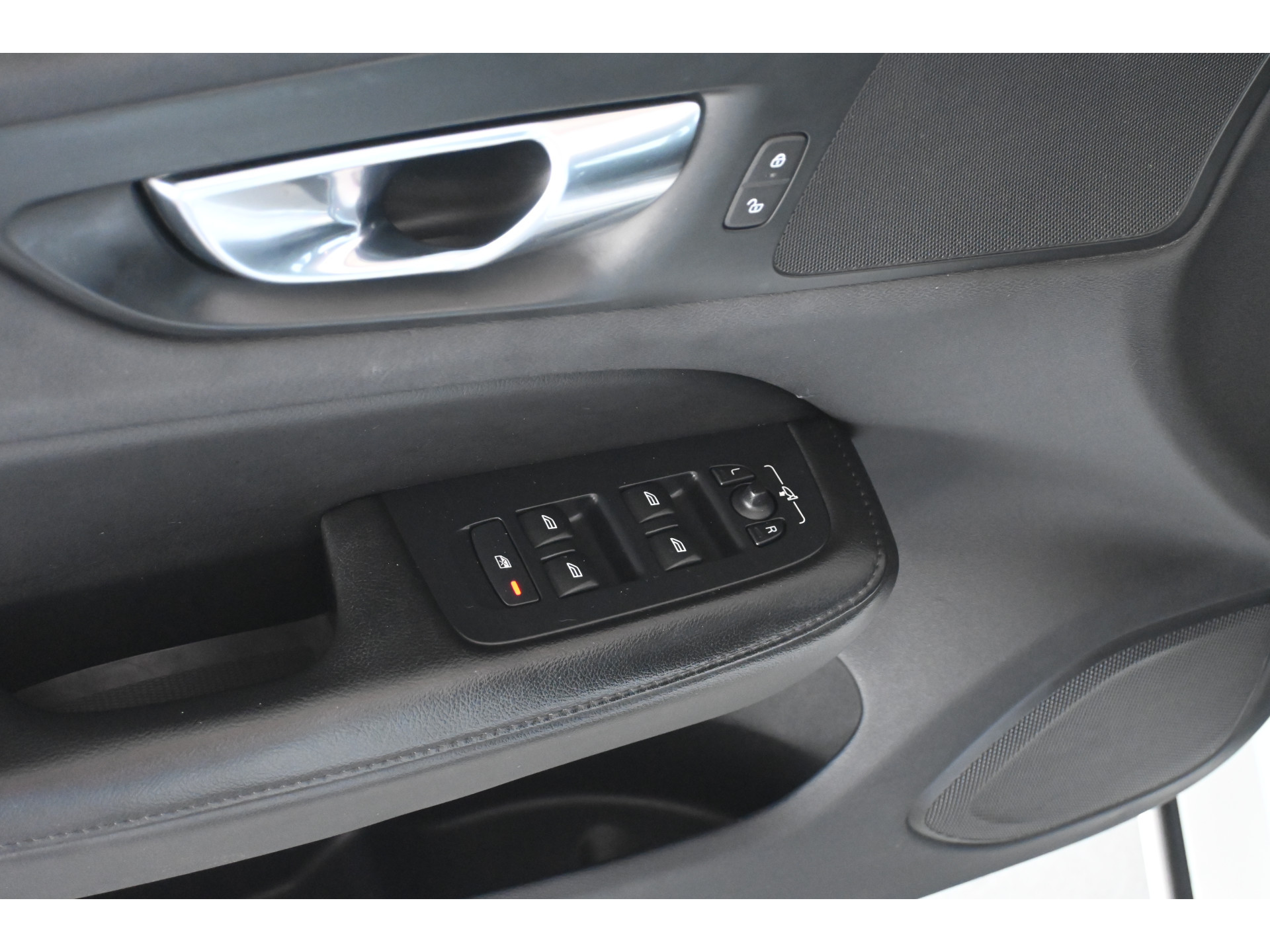 Volvo V60 2.0 B3 Momentum Advantage Automaat Navigatie Stuur/Stoelverwarming Inruil Mogelijk!