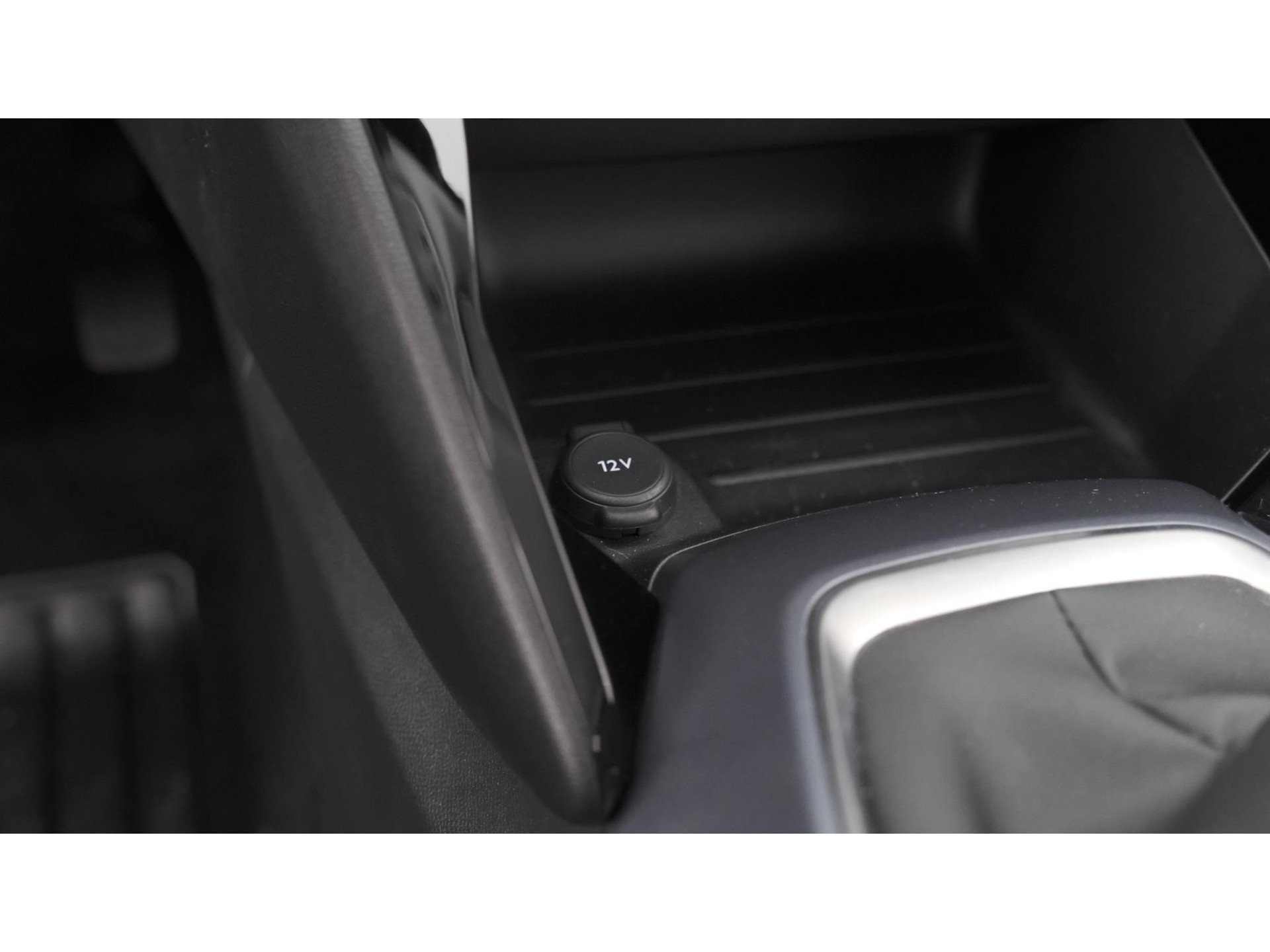 Peugeot 2008 PureTech 130 Allure | Trekhaak | Camera | Apple Carplay | Stoelverwarming | Parkeersensoren