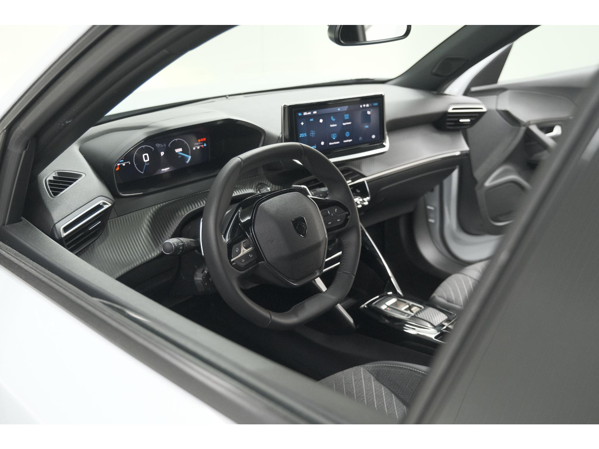 Peugeot 2008 PureTech 130 EAT8 Allure | Allseason banden | 360 Camera | Dodehoekdetectie | Apple Carplay | Stoelverwarming