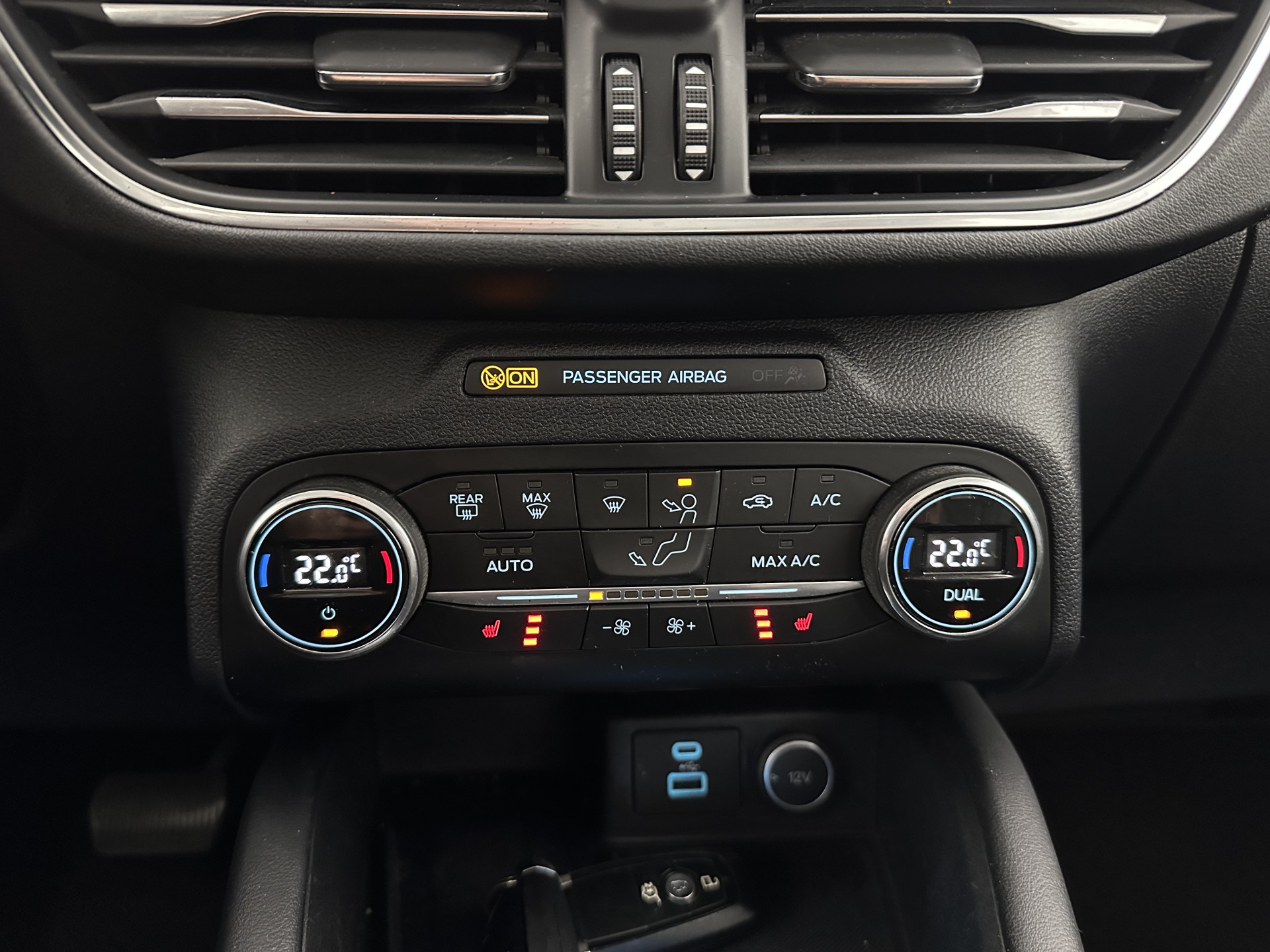 Ford Kuga 2.5 PHEV Vignale (Plug-In) (INCL-BTW) Aut. *HEAD-UP | LEATHER | DIGI-COCKPIT | FULL-LED | KEYLESS | DAB | CARPLAY | NAVI-FULLMAP | MEMORY-PACK | HEATED-COMFORTSEATS | PRIVACYGLASS | TOWBAR | 18''ALU*