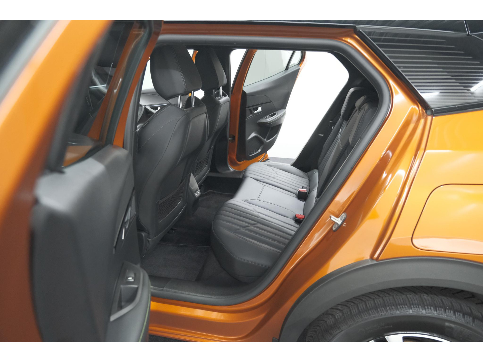 Peugeot 2008 PureTech 130 GT Pack | Leer-pakket | Camera | Dodehoekdetectie | Apple Carplay | Stoelverwarming
