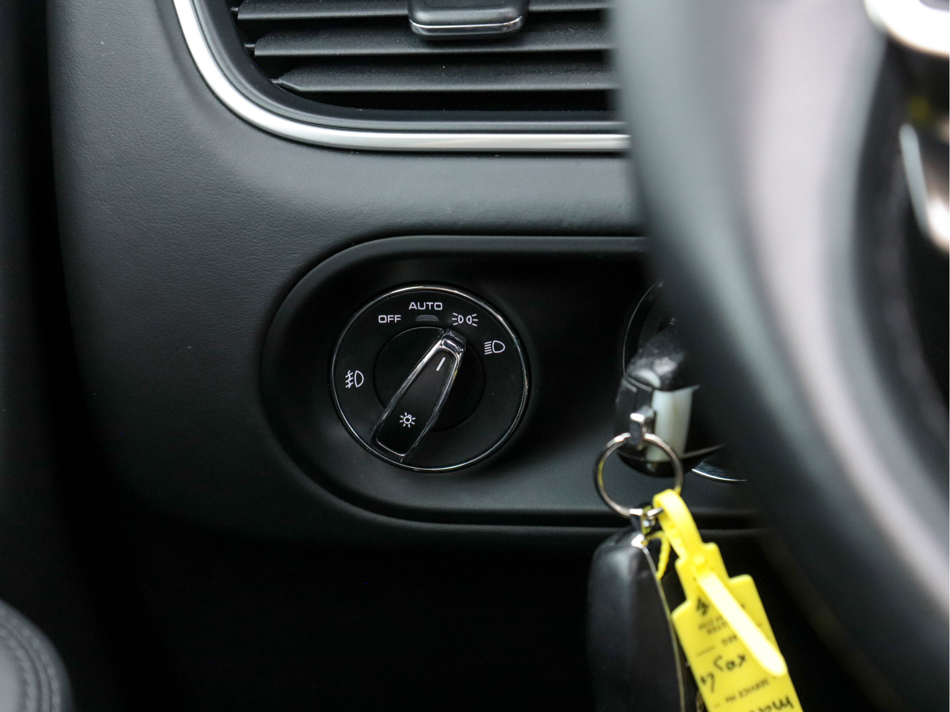 Porsche Macan 3.6 Turbo Aut. *PANO | XENON | FULL-LEATHER  | BOSE-SOUND | NL-AUTO | NAVI-PROF | XENON | COMFORT-SEATS | CAMERA | ECC | PDC | ALCANTARA | MODEL-2015*