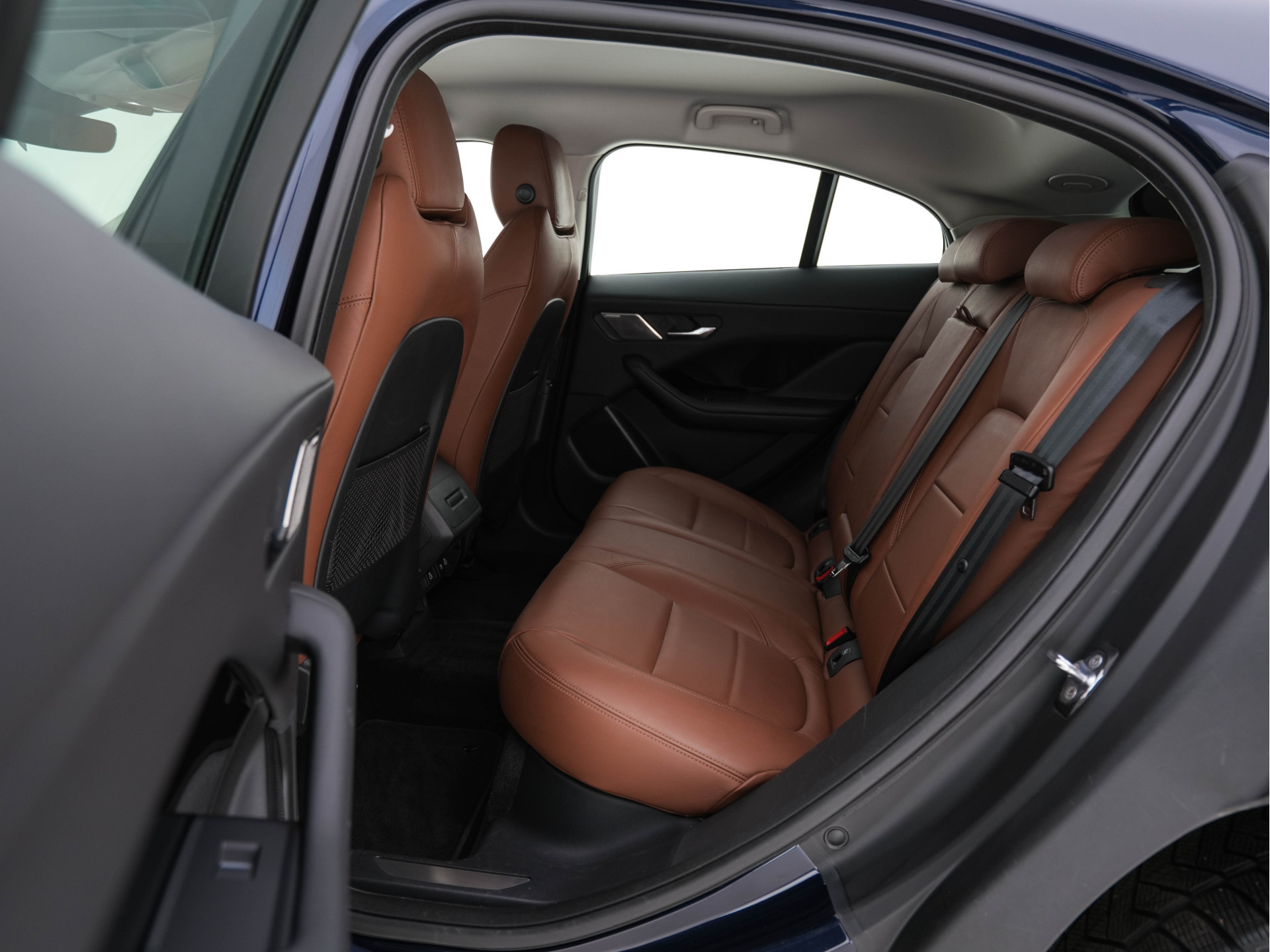 Jaguar I-PACE EV320 S AWD Business Pack 90 kWh [ 3-Fase ] {SOH-88%} (INCL-BTW) *LEATHER | FULL-LED | MERIDIAN-AUDIO | DIGI-COCKPIT | KEYLESS | DAB+ | NAVI-FULLMAP | ECC | HEATED-COMFORTSEATS | PDC | SURROUND-VIEW | CRUISE | LANE-ASSIST | TOWBAR | 20''A