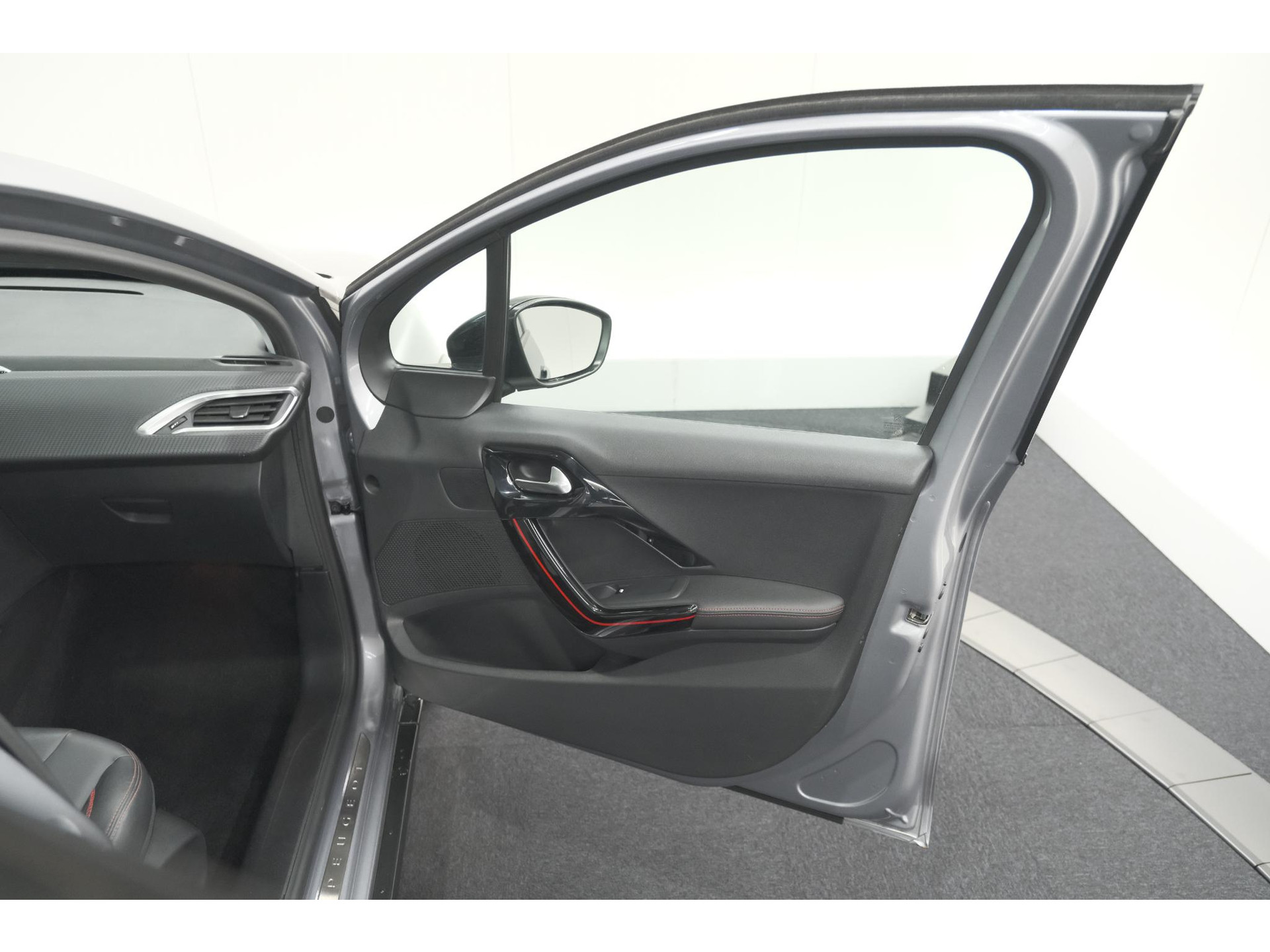 Peugeot 2008 PureTech 110 EAT6 GT | Trekhaak | Camera | Panoramadak | Apple Carplay