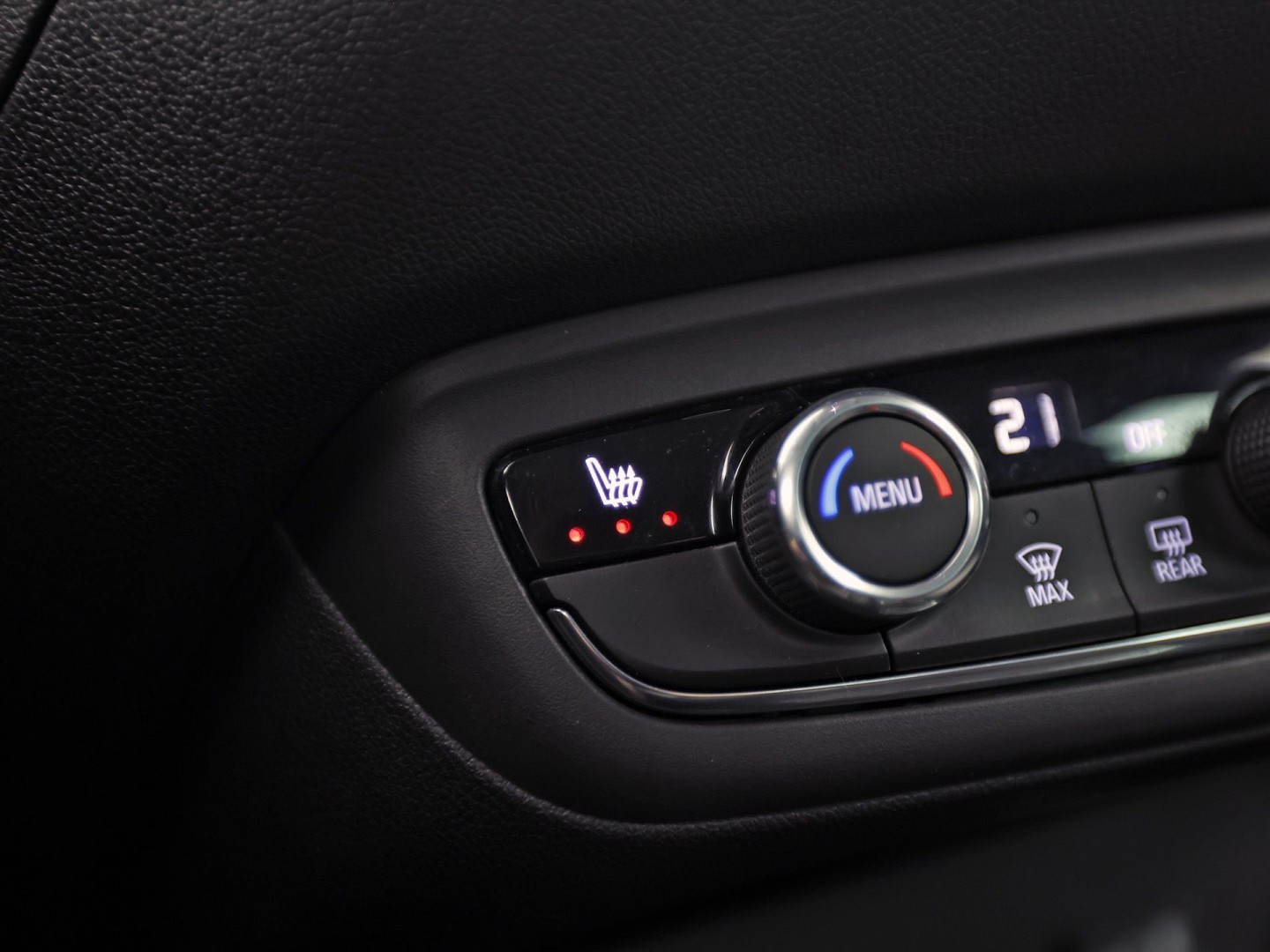 Opel Crossland 1.2 Turbo Elegance (APPLE CARPLAY, GROOT NAVI, CLIMATE, STUUR/STOELVERWARMING, SPORTSTOELEN, TREKHAAK, GETINT GLAS, CRUISE, NIEUWSTAAT)