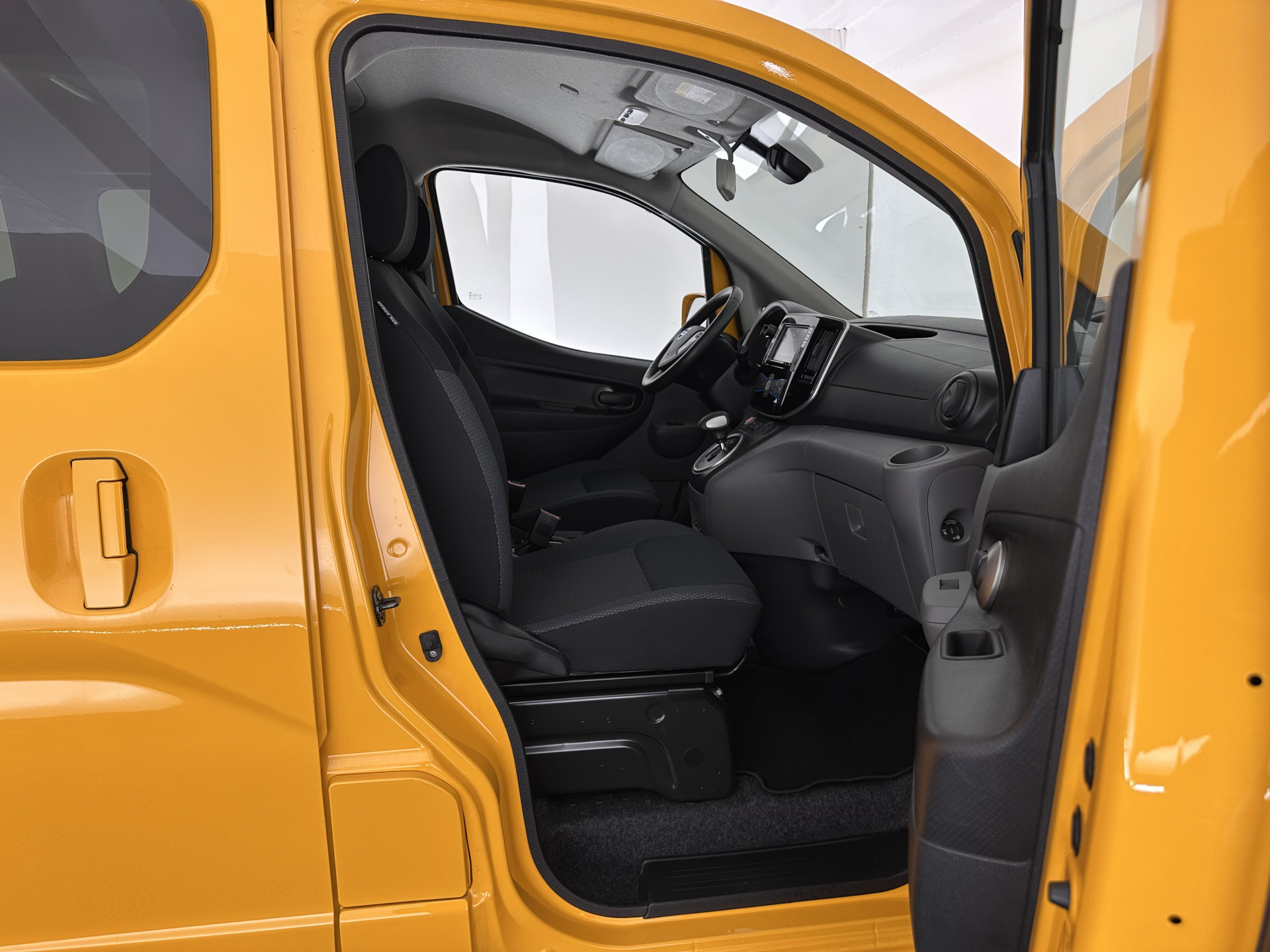 Nissan e-NV200 Evalia 40 kWh Connect Edition [ 7-Pers. ] {SOH-95%} (INCL-BTW) *NAVI-FULLMAP | CAMERA | HEATED-COMFORTSEATS | DAB | PRIVACYGLASS | ECC | CRUISE | 15''ALU*