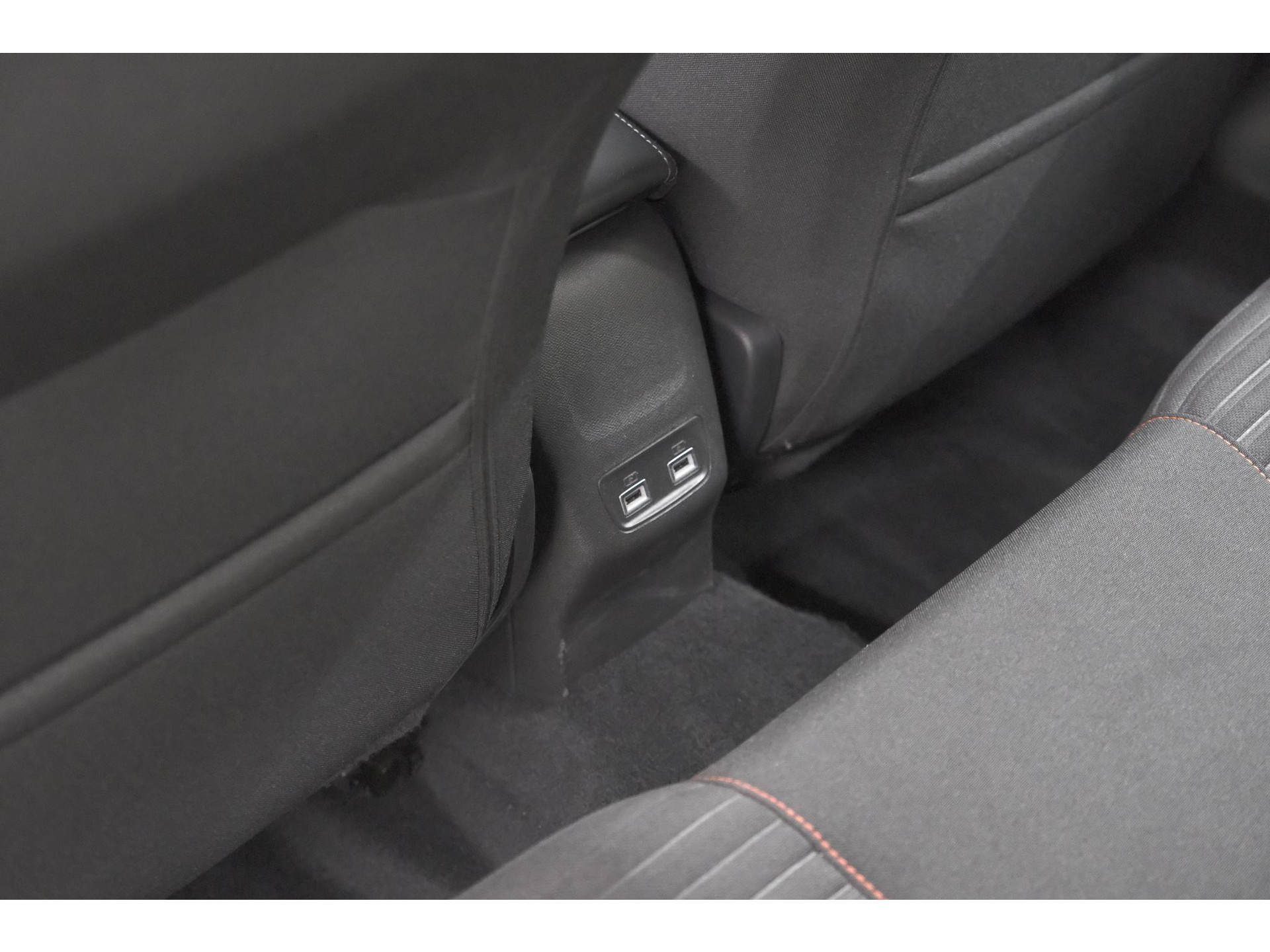 Peugeot e-208 EV Active Pack 50 kWh | 96,8% SOH | Navigatie | Parkeersensoren | Stoelverwarming