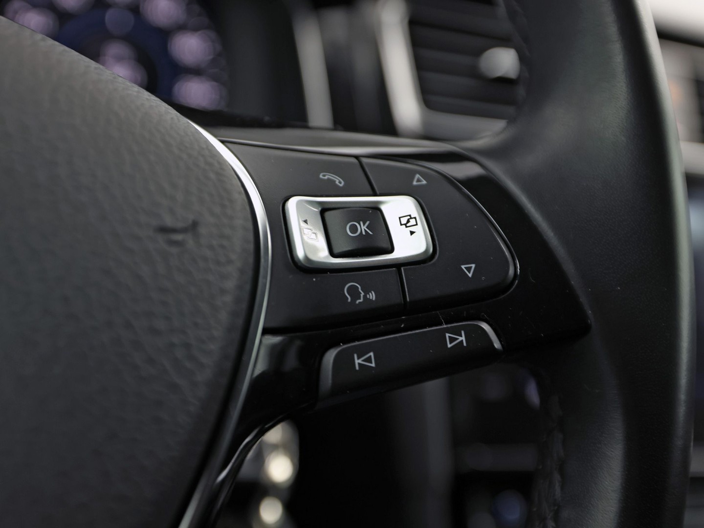 Volkswagen Golf Variant 1.5 TSI Highline 150Pk Automaat (VIRTUAL COCKPIT, APPLE CARPLAY, ALCANTARA, CAMERA, TREKHAAK, SPORTSTOELEN, GETINT GLAS, ADAPTIVE CRUISE, TREKHAAK, NIEUWSTAAT)