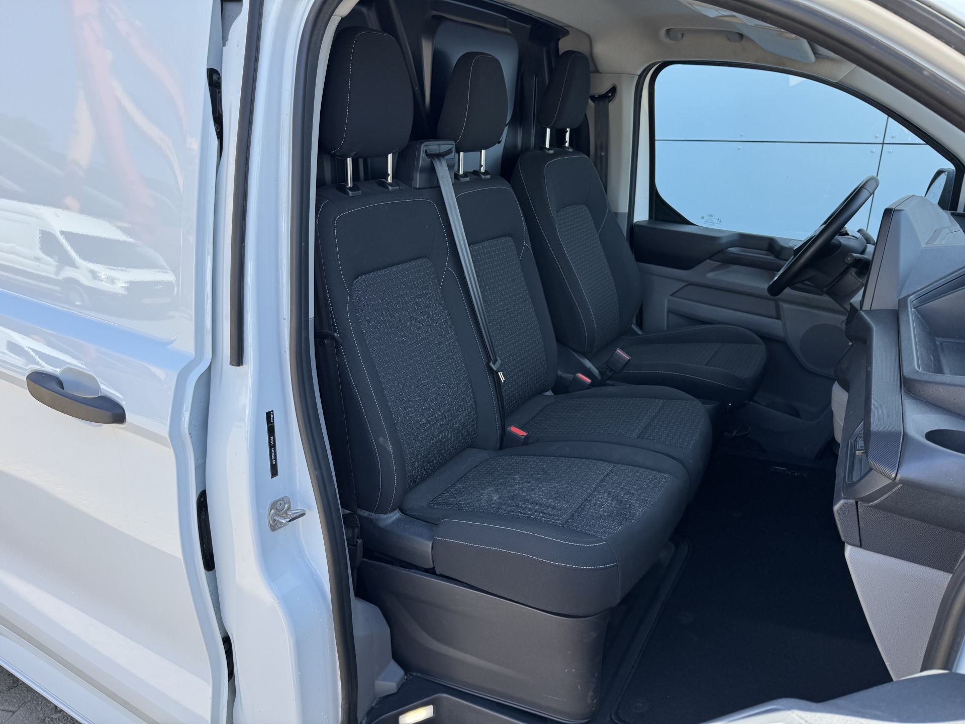 Ford Transit Custom 2.0 TDCI 140PK AWD Automaat L1 4x4 4WD LED Airco Carplay Camera Navigatie Parkeersensoren v+a Vierwielaandrijving