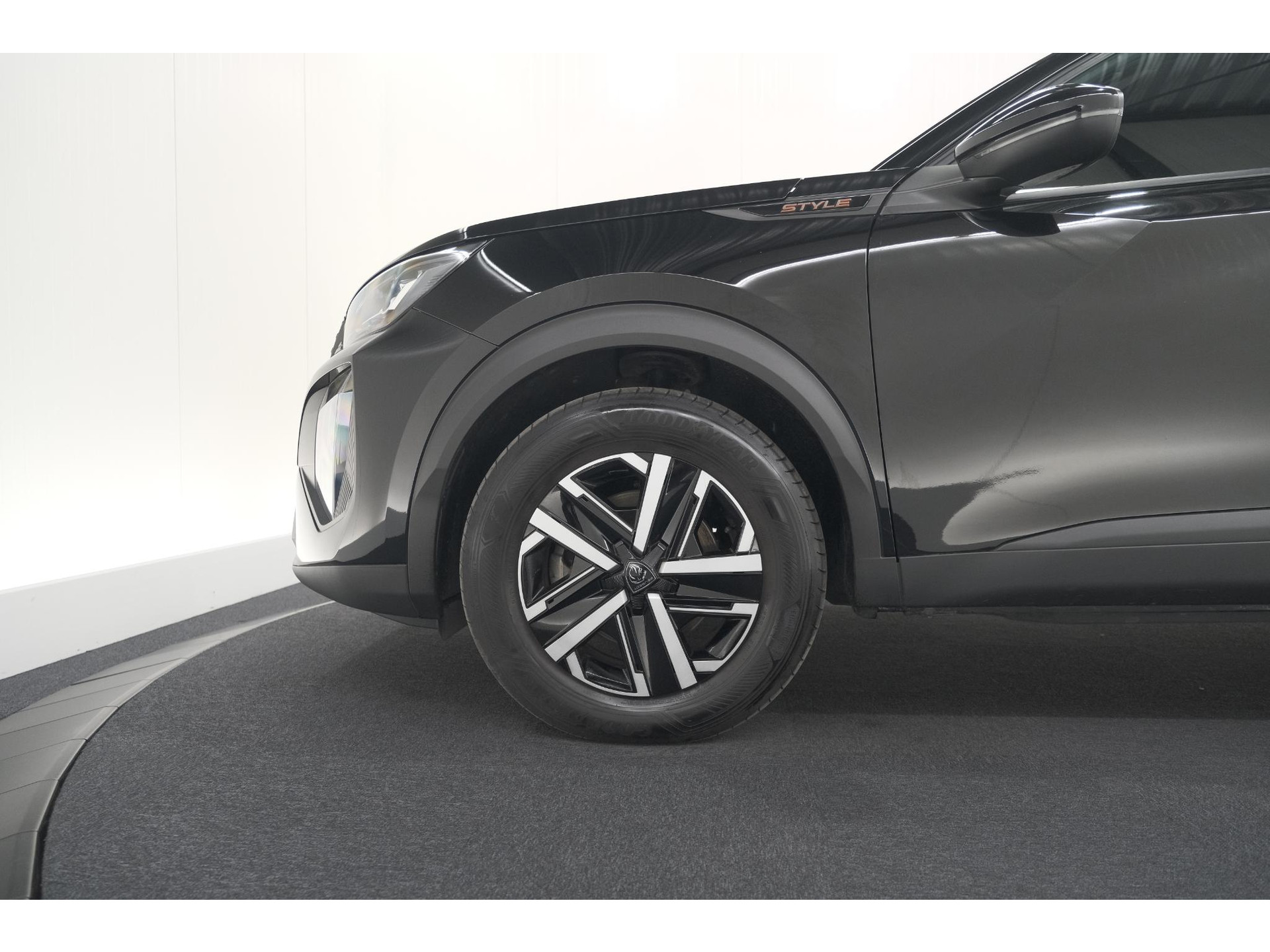 Peugeot 2008 1.2 Hybrid 136 Style | Apple Carplay | Parkeersensoren | Climate control