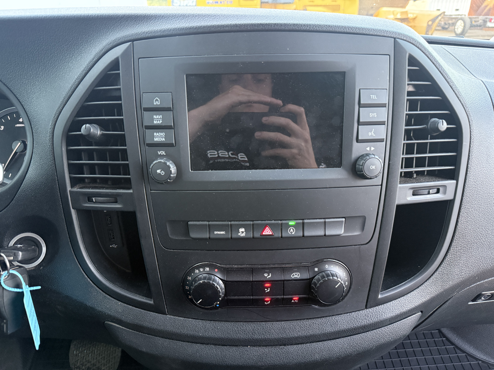 Mercedes-Benz Vito 114 1.9 CDI Automaat L2H1 Climate Control Cruise Control Parkeersensoren V+A Kastwand Inbouw