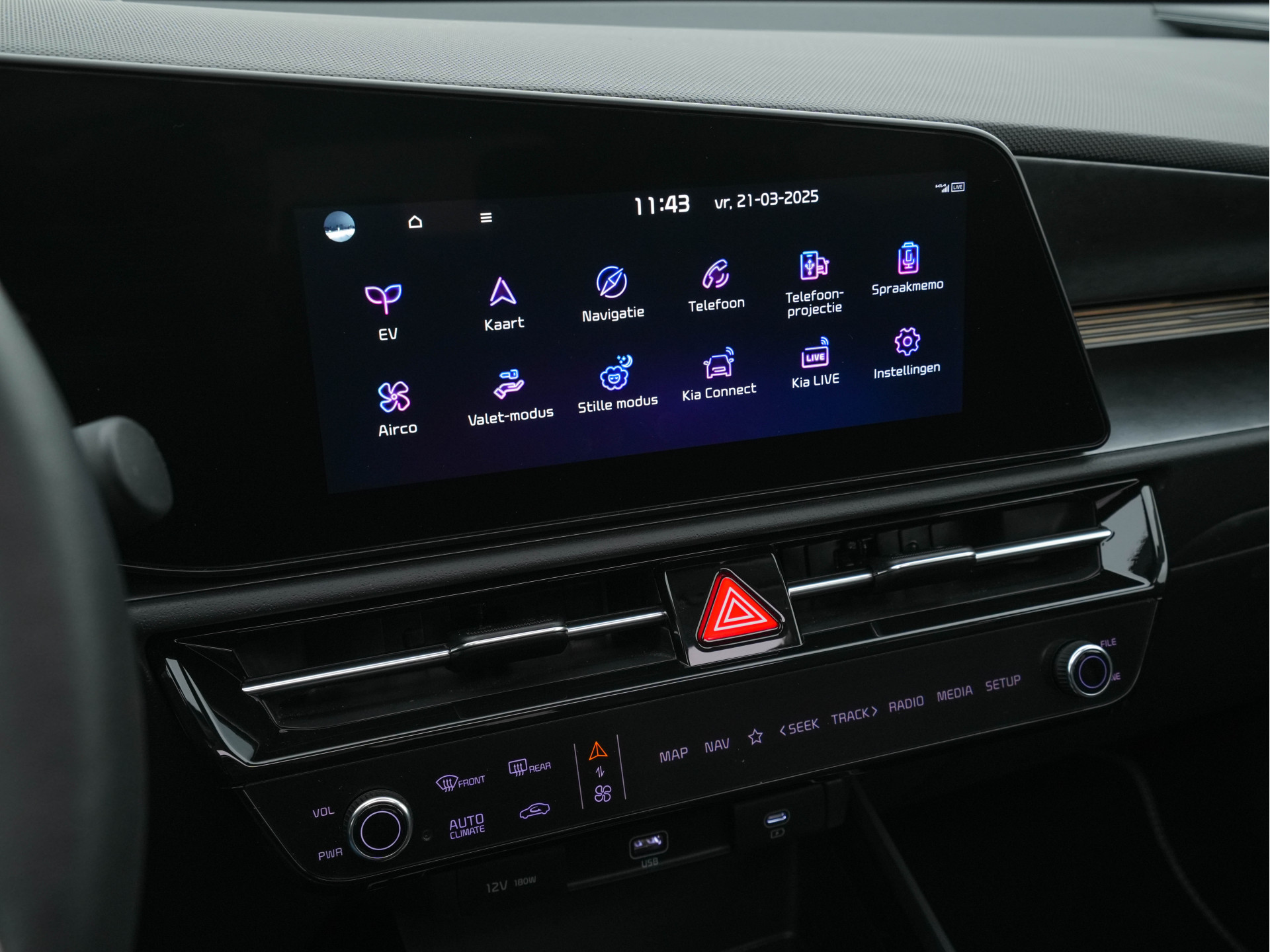 Kia Niro EV DynamicPlusLine 64.8 kWh [ 3-Fase ] (INCL-BTW) Aut. *PANO | HEAD-UP | LEATHER | DIGI-COCKPIT | NAVI-FULLMAP | DAB | ADAPT.CRUISE | CAMERA | COMFORT-SEATS | KEYLESS | DIGI-COCKPIT | SHIFT-PADDLES | HEATED-SEATS | CARPLAY | LANE-