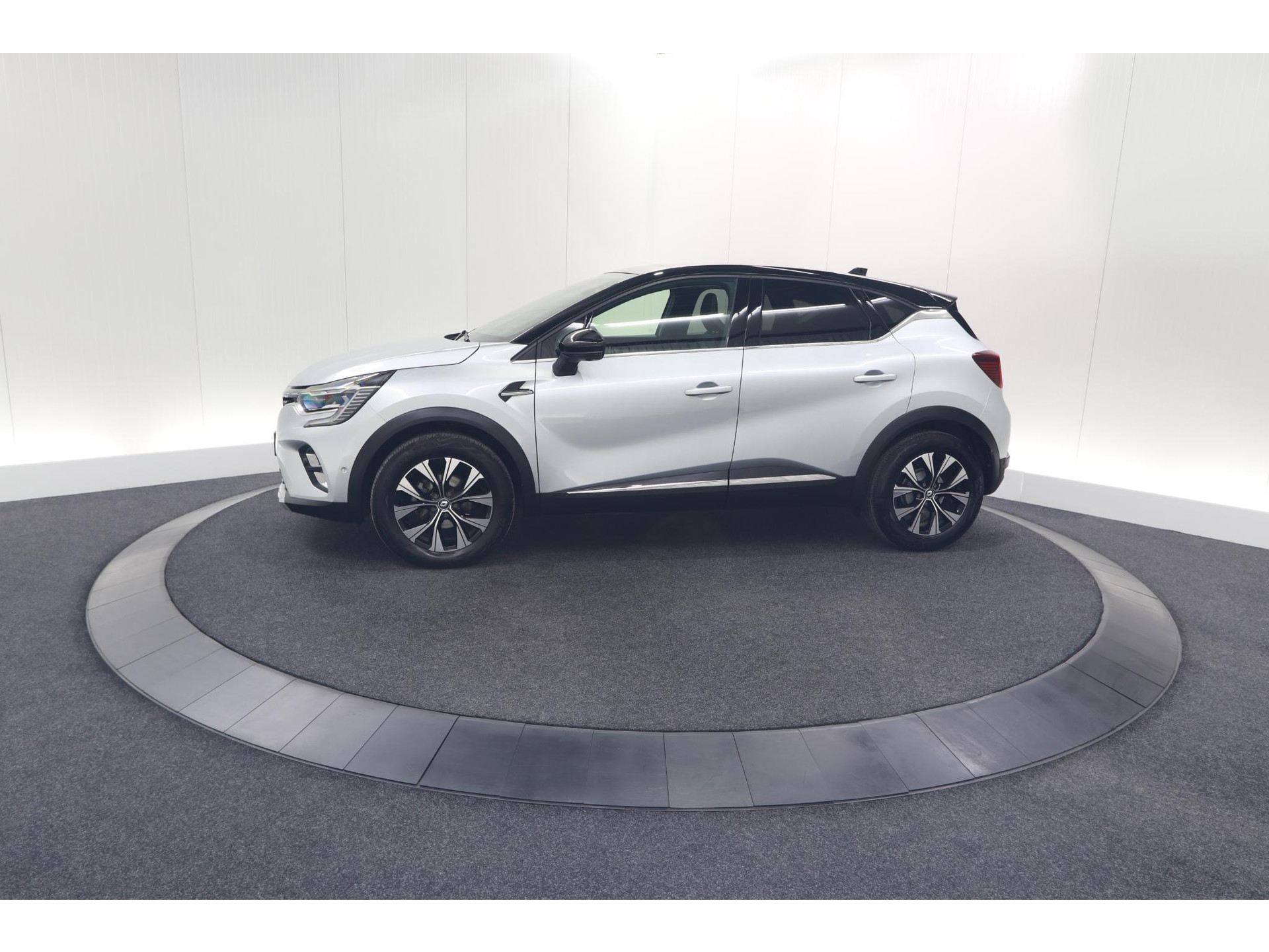 Renault Captur Mild Hybrid 140 EDC Techno | Trekhaak | 360 Camera | 9.3 Inch Grootscherm | Apple Carplay | Parkeersensoren