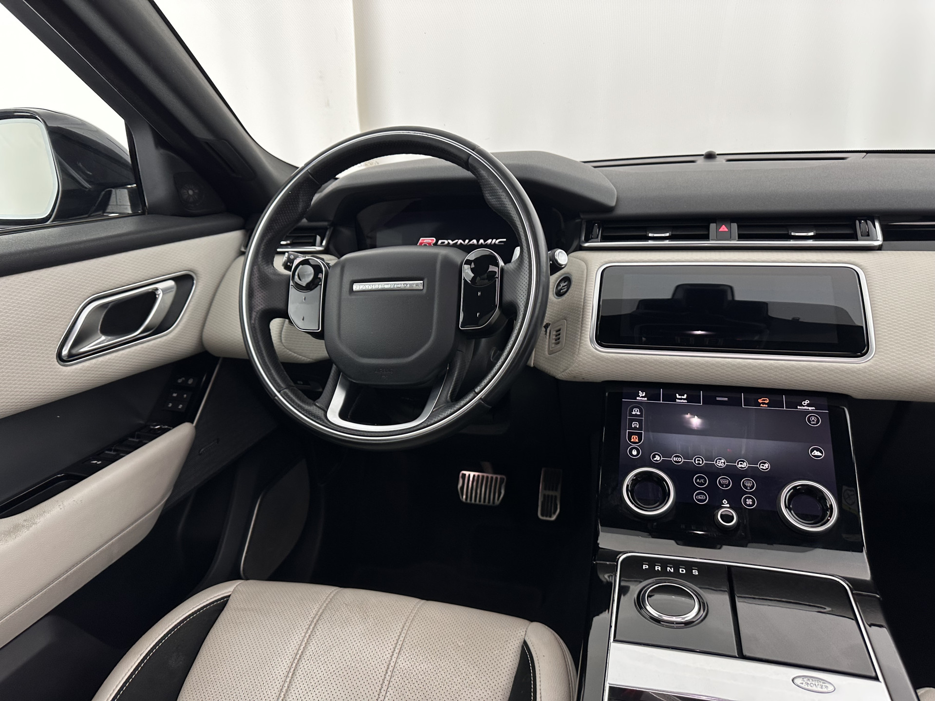Land Rover Range Rover Velar 2.0 I4 AWD R-Dynamic HSE Aut. *PANO | LEATHER | FULL-LED | MEMORY-PACK | BLINDSPOT | MERIDIAN-SURROUND | DIGI-COCKPIT | CAMERA | KEYLESS | HEATED-COMFORTSEATS | PRIVACYGLASS | SHIFTPADDLES | HEAD-UP | 21"ALU*