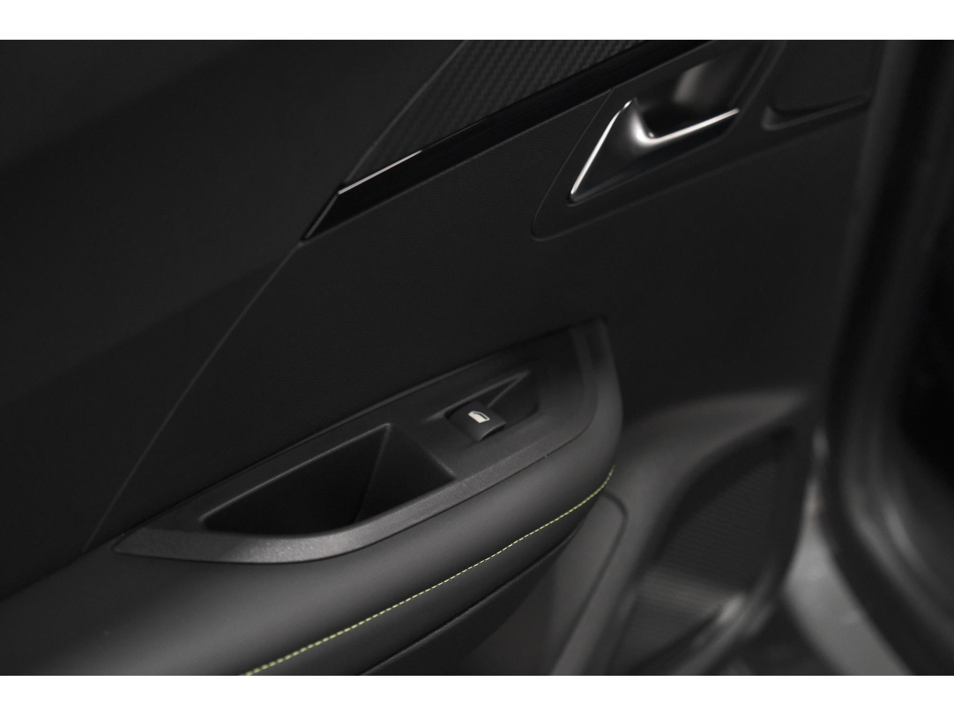 Peugeot 2008 PureTech 130 EAT8 GT | 360 Camera | Stoelmassage | Adaptieve Cruise Control | Dodehoekdetectie