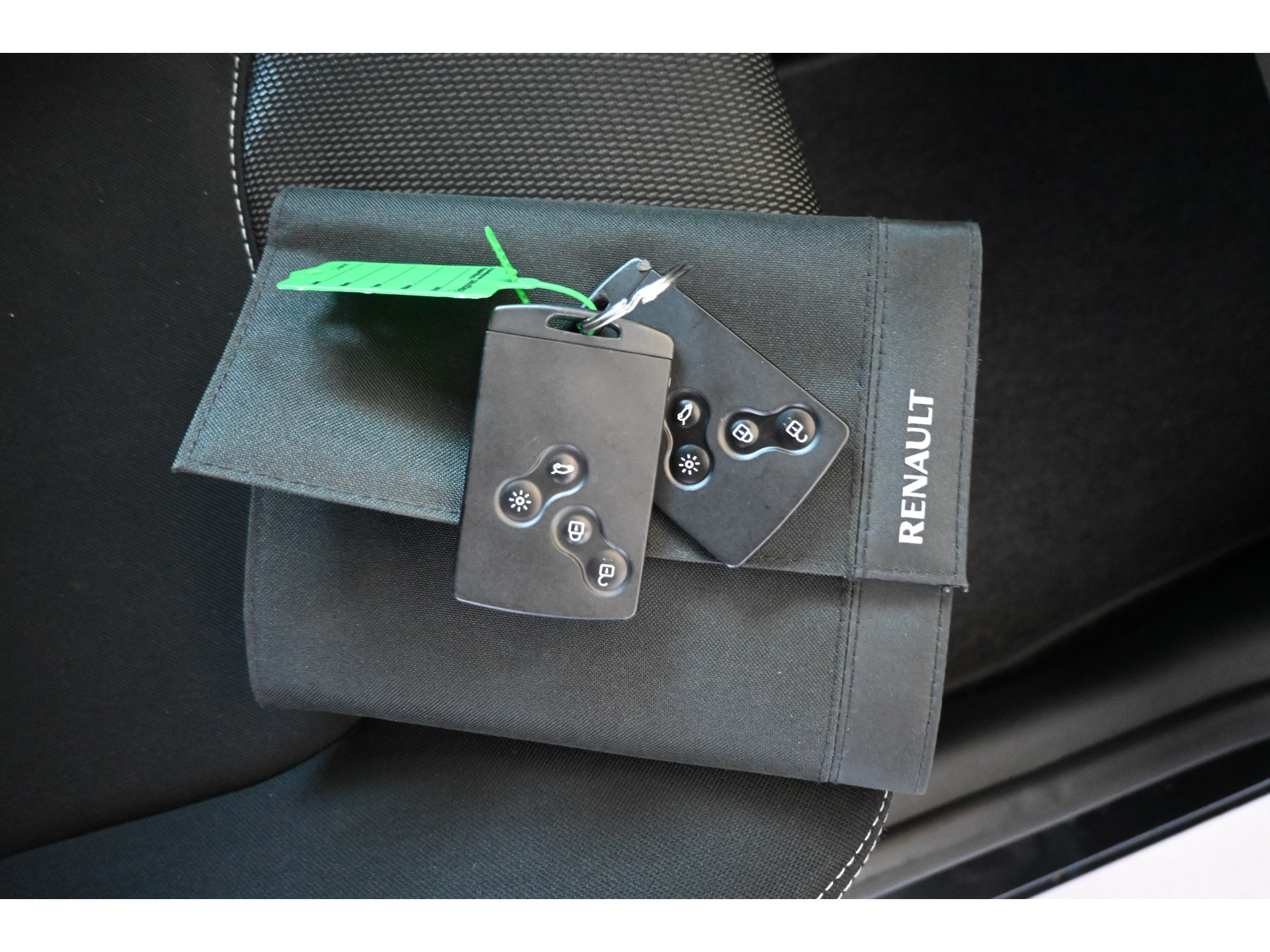 Renault Clio 1.2 Dynamique Automaat Airco Navigatie Cruise Control Goed Onderhouden! Inruil Mogelijk!