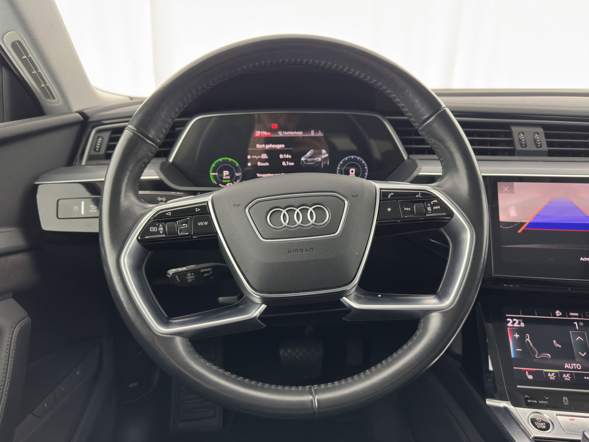 Audi e-tron 55 quattro Business edition Plus 95 kWh [ 3-Fase ] {SOH-88%} (INCL-BTW) *PANO | LUXURY-LEATHER | ADAPTIVE-CRUISE | FULL-LED | DIGI-COCKPIT | KEYLESS | MEMORY-PACK | CAMERA | NAVI-FULLMAP | SHIFT-PADDLES | DAB+ | COMFORT-SEATS | 20''ALU*