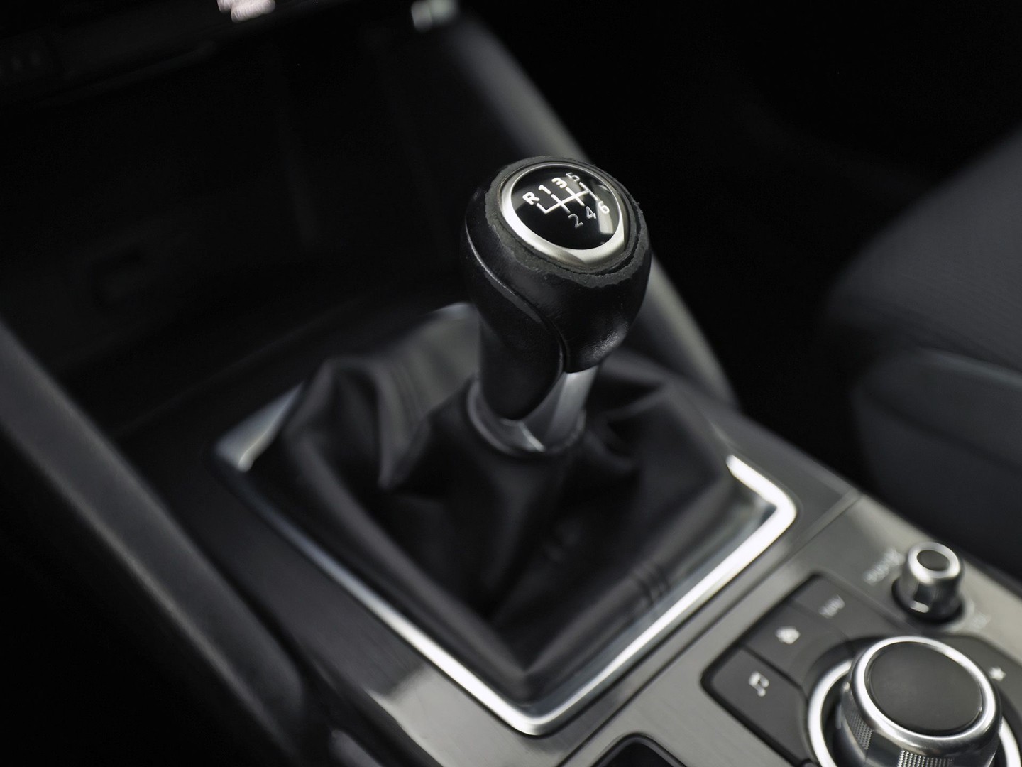 Mazda CX-5 2.0 SkyActiv-G 165 TS 2WD (NAVIGATIE, CLIMATE, STOELVERWARMING, GETINT GLAS, PARKEERSENSOREN, CRUISE, NIEUWE APK, NIEUWSTAAT)