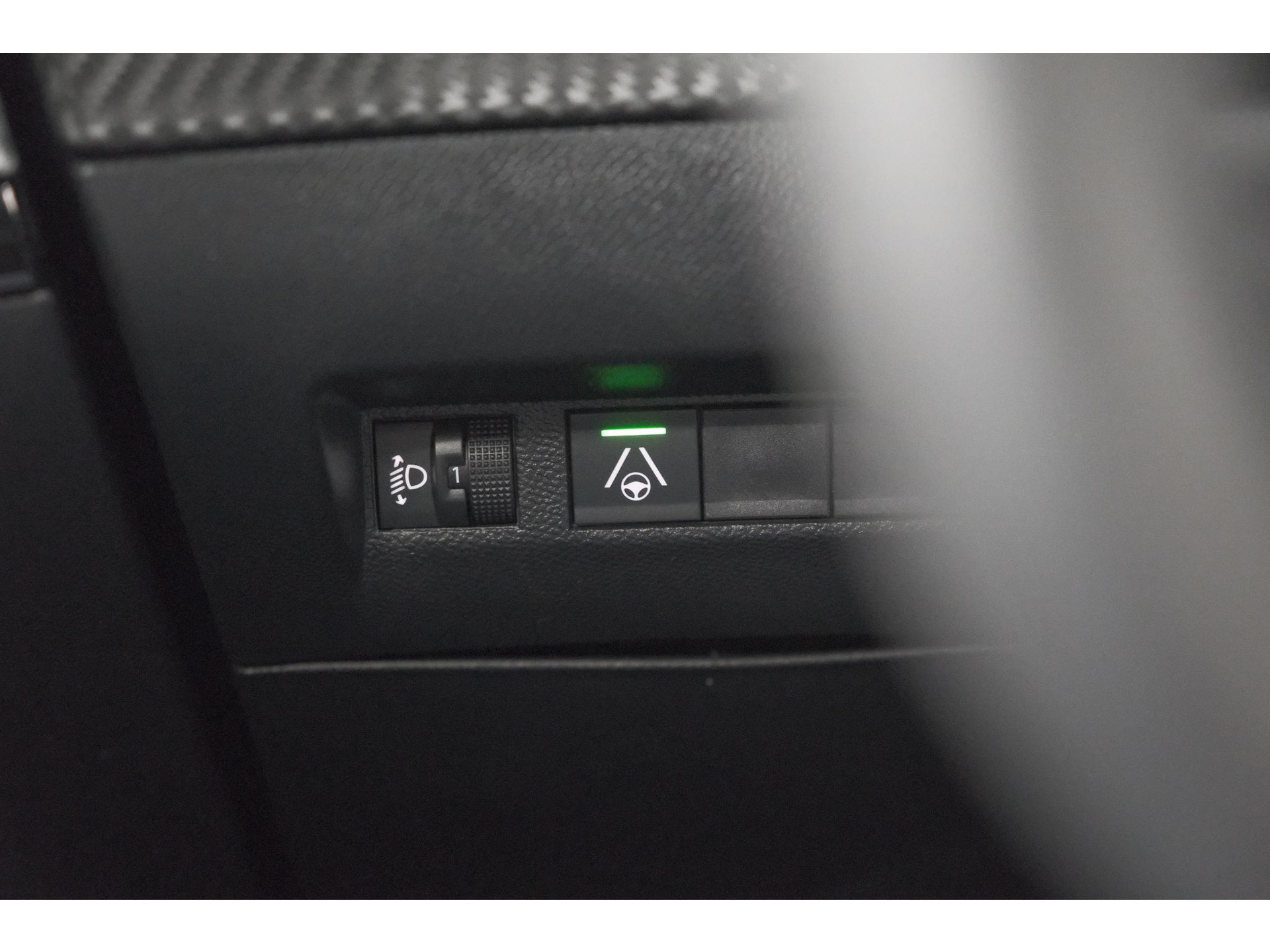 Peugeot 2008 Hybrid 136 e-DCS6 Allure | 360 Camera | Adaptieve Cruise Control | Dodehoekdetectie | Navigatie