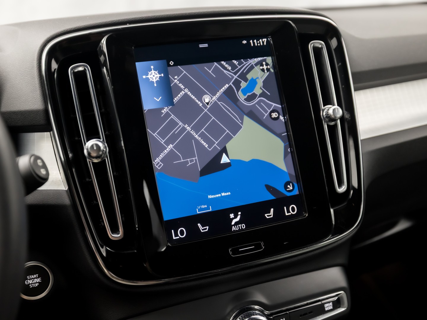 Volvo XC40 1.5 T5 Recharge Sport 262Pk Automaat (BLACK PACK, APPLE CARPLAY, GROOT NAVI, ZWART HEMEL, STUUR/STOELVERWARMING, SPORTSTOELEN, GETINT GLAS, LANE ASSIST, NIEUWE APK, NIEUWSTAAT)