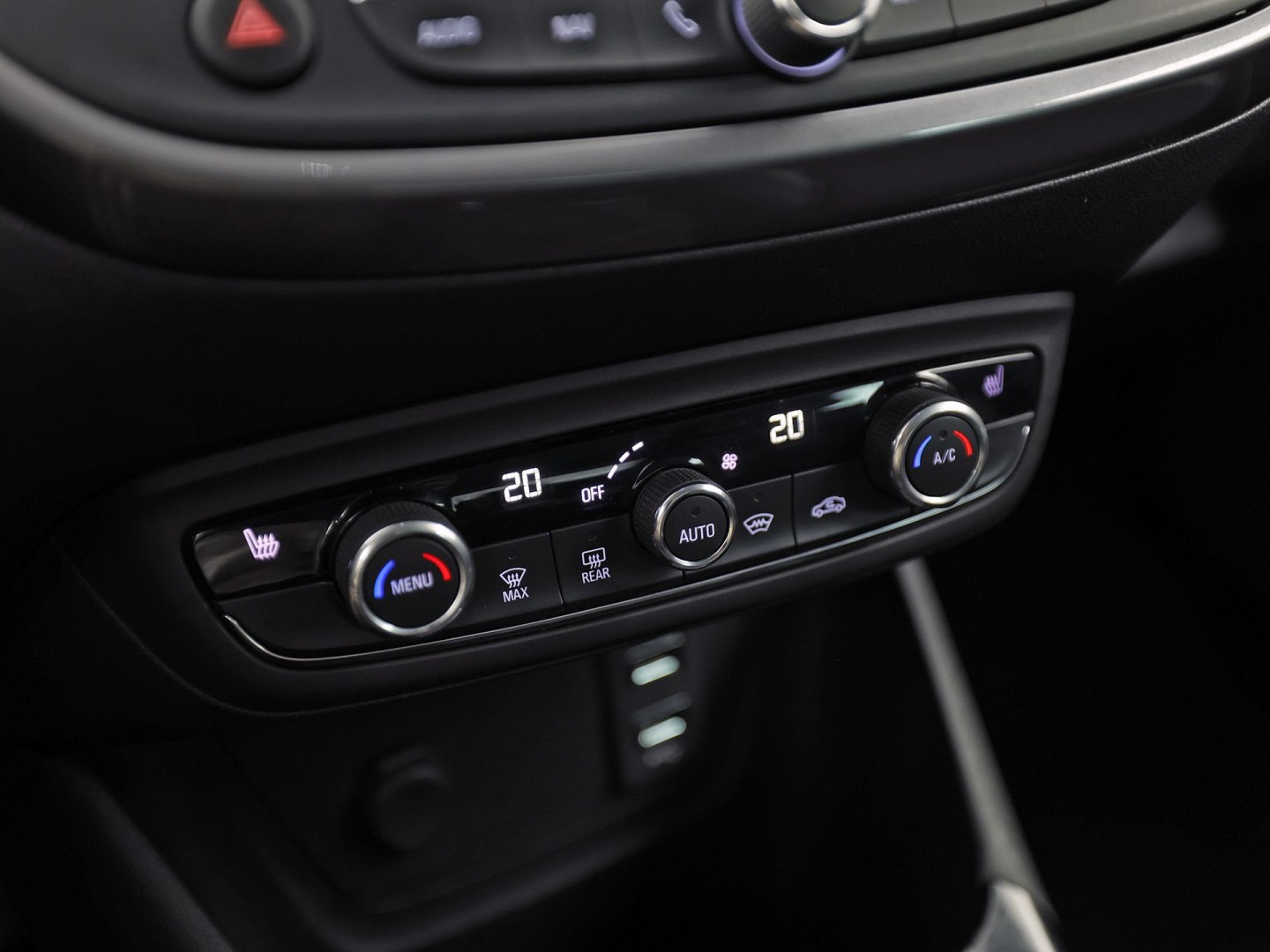Opel Crossland X 1.2 Turbo Innovation (APPLE CARPLAY, GROOT NAVI, CLIMATE, STUUR/STOELVERWARMING, 360 CAMERA, SPORTSTOELEN, GETINT GLAS, CRUISE, LM VELGEN, NIEUWSTAAT)