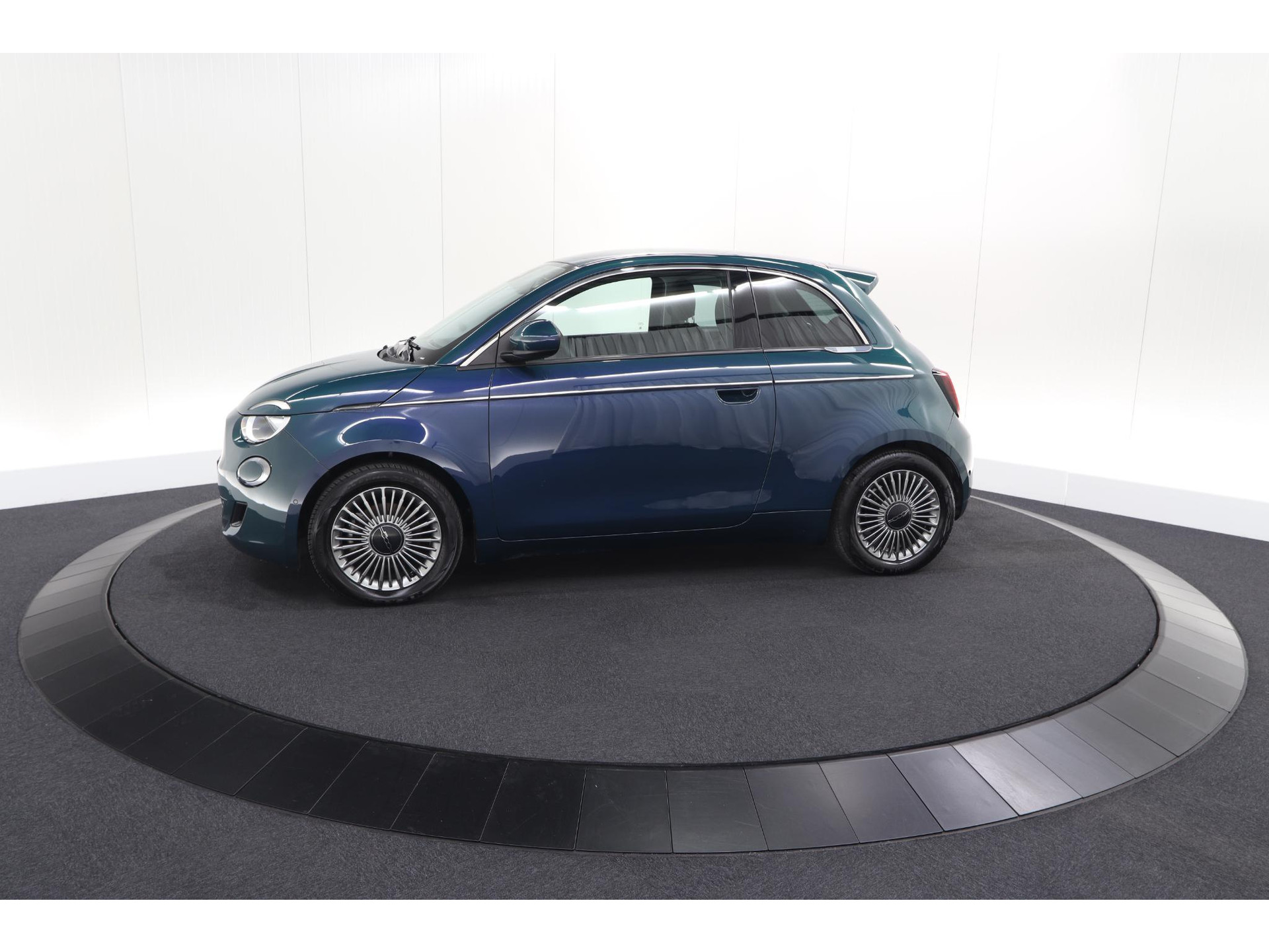 Fiat 500 Icon 42 kWh | 96,1% SOH | Convenience Pack | Camera | Dodehoekdetectie | Stoelverwarming