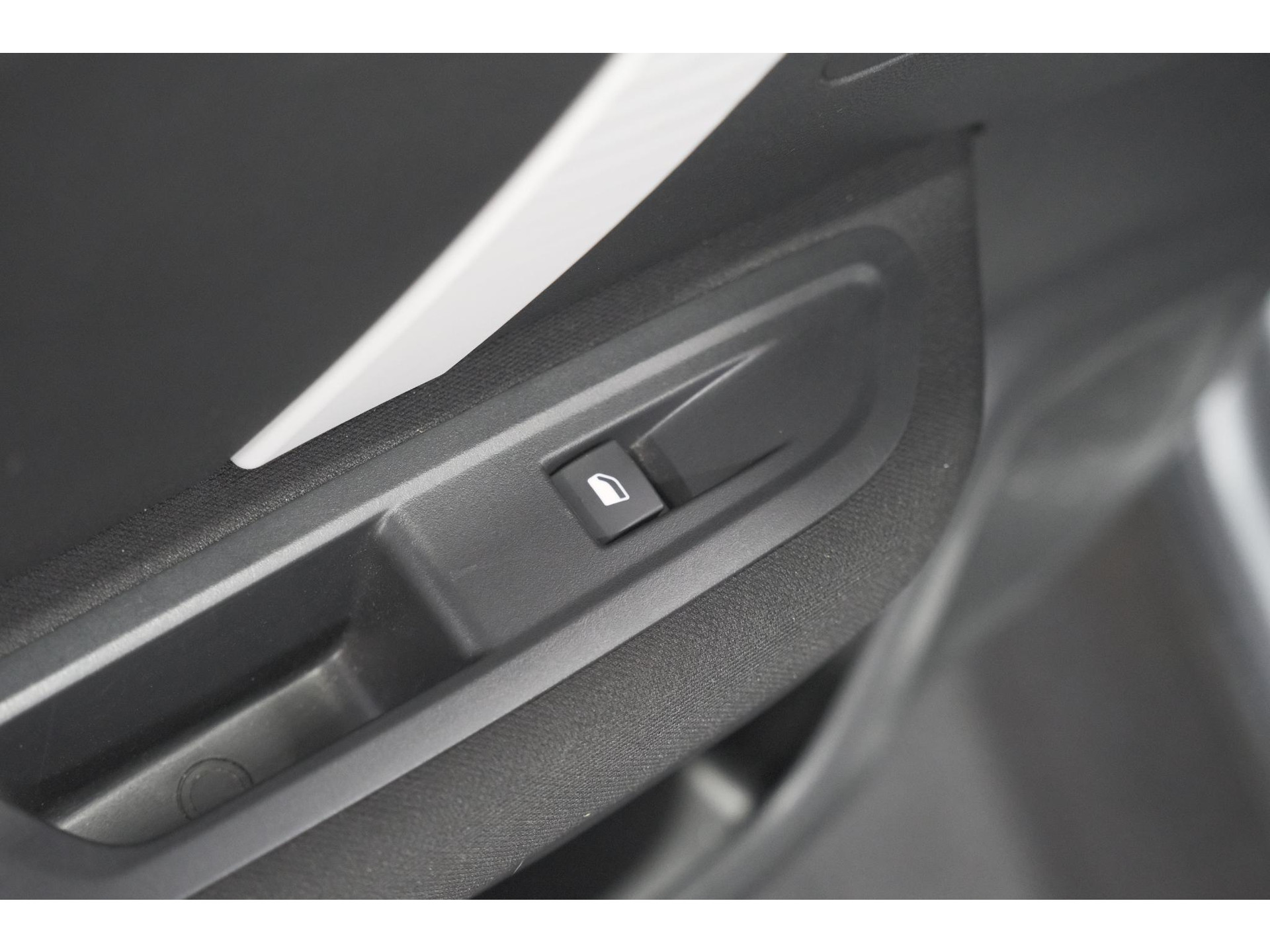 Citroen C4 Puretech 130 Feel | Trekhaak | Camera | Allseason Banden | Climate Control | Parkeersensoren