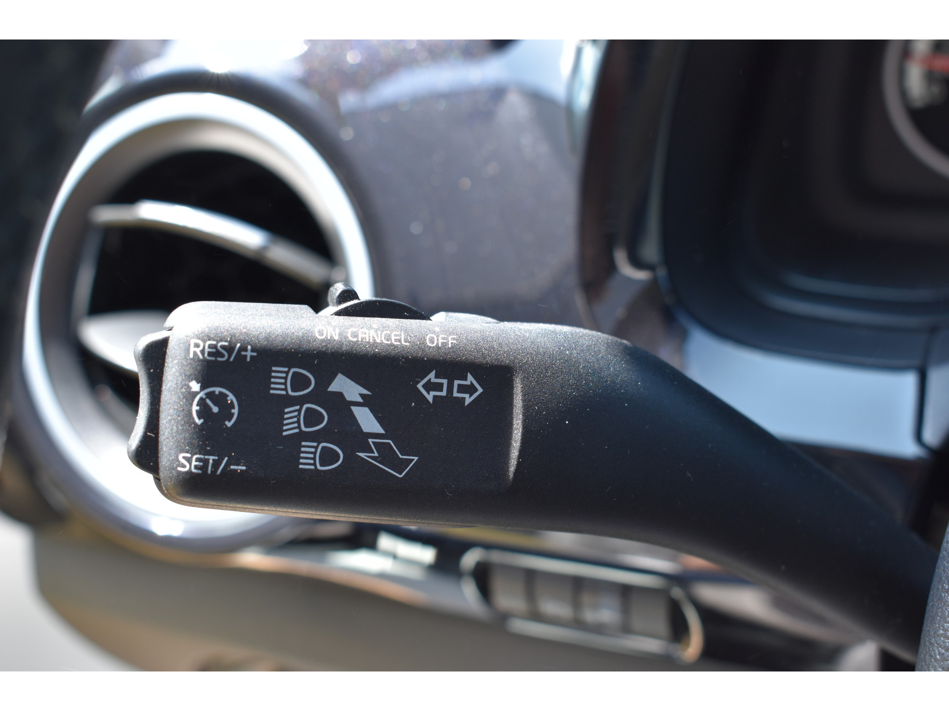 Volkswagen Up! 1.0 high up! BlueMotion Panodak Navigatie Pdc Lage km-stand