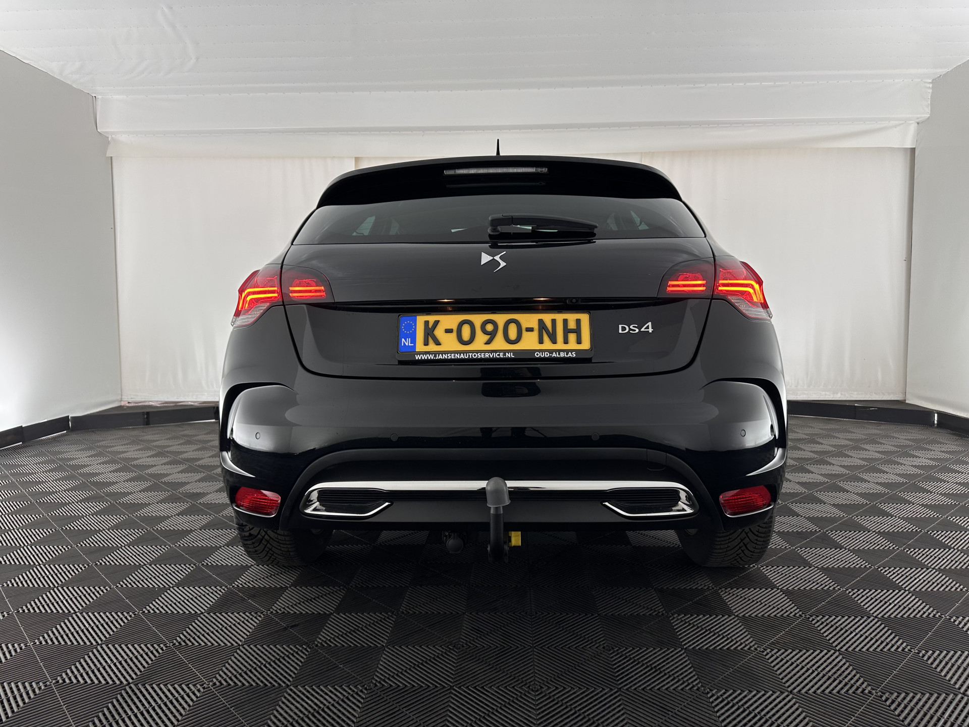DS 4 1.6 BlueHDi Chic *PANO-WINDOW | FULL-LED | LEATHER-ALCANTARA | HEATED-COMFORTSEATS | NAVI-FULLMAP | DAB | CAMERA | PRIVACYGLASS | ECC | PDC | CRUISE | KEYLESS | TOWBAR | 16''ALU*