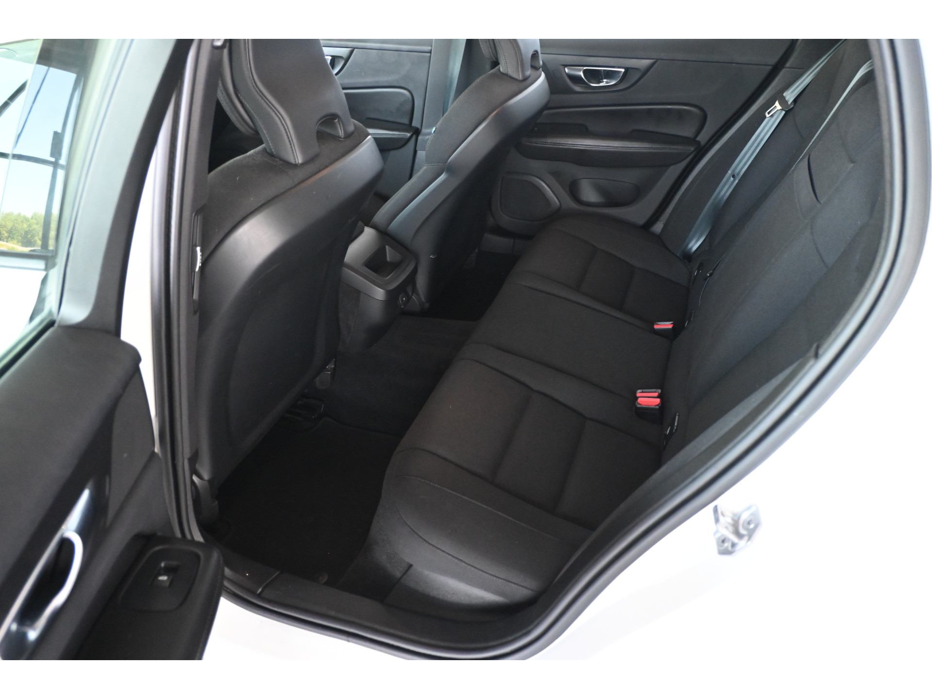 Volvo V60 2.0 B3 Momentum Advantage Automaat Navigatie Stuur/Stoelverwarming Inruil Mogelijk!