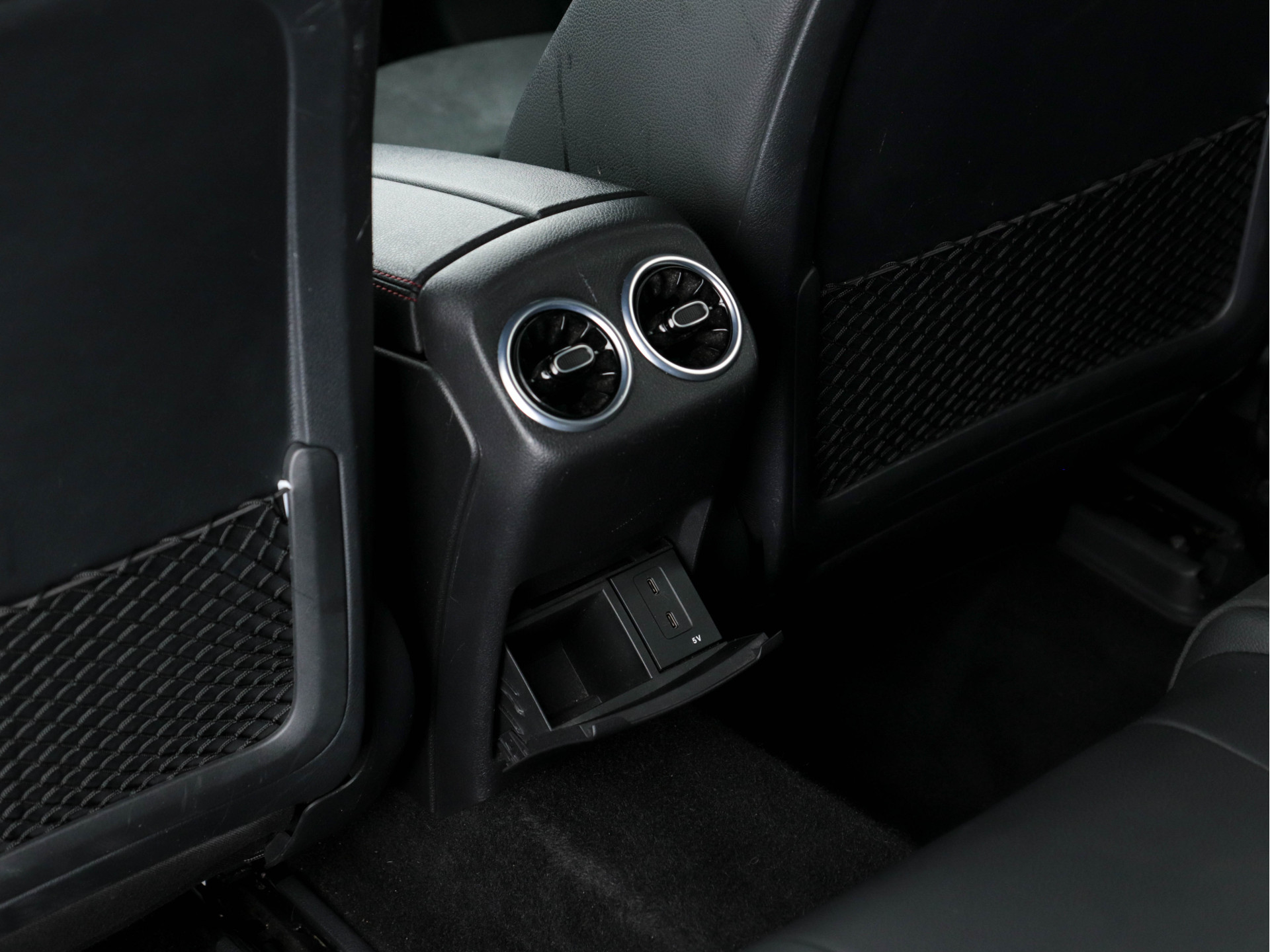 Mercedes-Benz A-klasse 160 Business Solution (INCL-BTW) *WIDE-SCREEN-COCKPIT | FULL-LED | HEATED-SPORTSEATS | LEATHER-MICROFIBRE | NAVI-FULLMAP | CAMERA | ECC | PDC | CRUISE | CARPLAY | AMBIENT-LIGHT | PRIVACY-GLASS | 18"ALU*