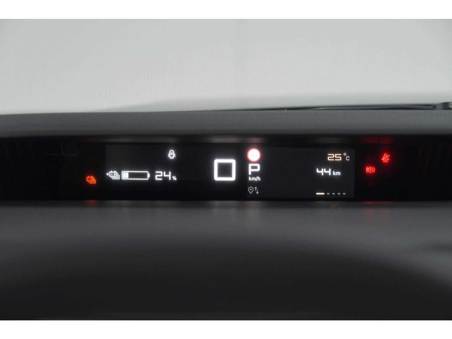 Citroen Ë-C3 Aircross Plus 113pk Extended Range 54 kWh | 11 KW Lader | Camera | Apple CarPlay | Parkeersensoren