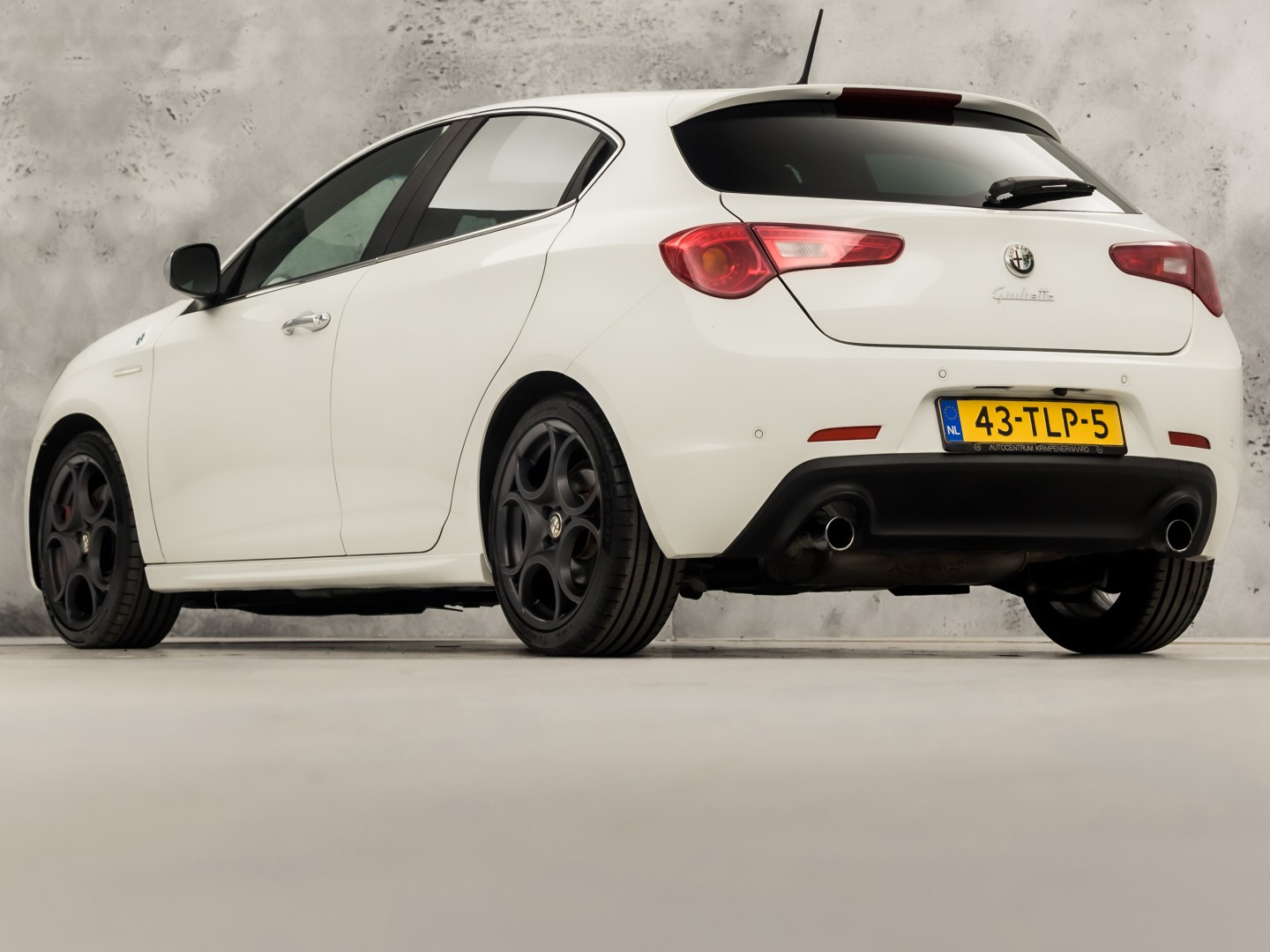Alfa Romeo Giulietta 1.7 TBi Quadrifoglio Verde Sport 235Pk (APPLE CARPLAY, CLIMATE, GETINT GLAS, SPORTSTOELEN, LEDER, CRUISE, NIEUWSTAAT)