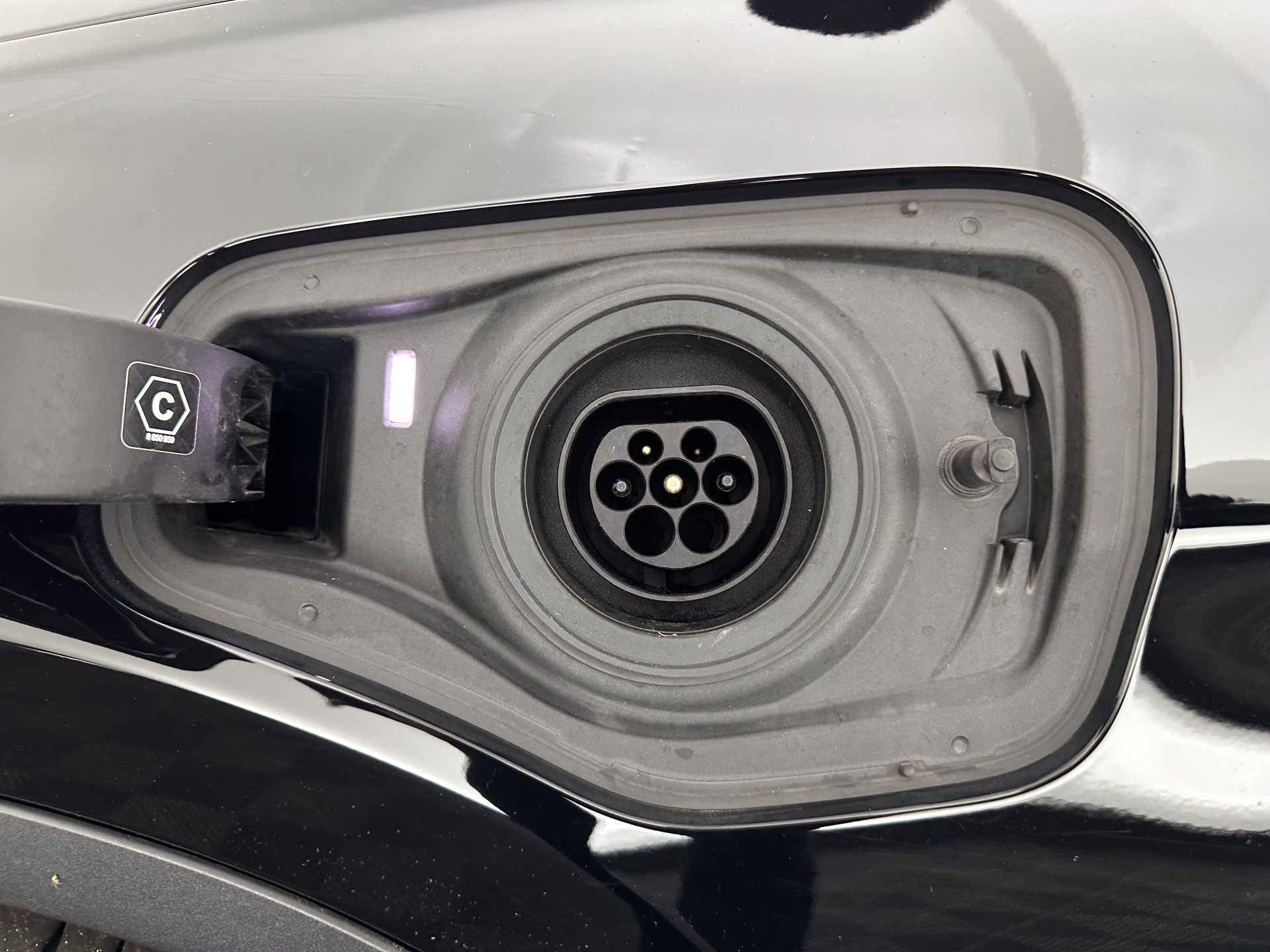 BMW X1 xDrive25e Sportline Business Edition Plus (Plug-In) (INCL-BTW) Aut. *PANO | LEATHER | FULL-LED | HEATED-SPORTSEATS | HIFI-SYSTEM | CAMERA | PRIVACYGLASS | NAVI-FULLMAP | ECC | HEAD-UP | PDC | KEYLESS | DAB | CRUISE | TOWBAR | AMBIENTLIGHT | 18