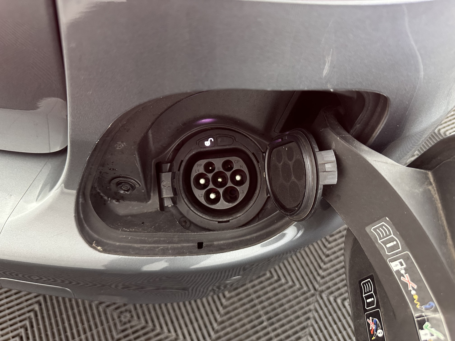 Mercedes-Benz C-klasse Estate 300 e AMG Limited Business Solution ( Plug-in ) (INCL-BTW) Aut. *LEATHER-ALCANTARA | FULL-LED | NAVI-FULLMAP | TOPVIEW | BLINDSPOT | PREMIUM-AUDIO | DAB | CARPLAY | AMBIENTLIGHT | DIGI-COCKPIT | SPORTSEATS | TOWBAR | 18"ALU*