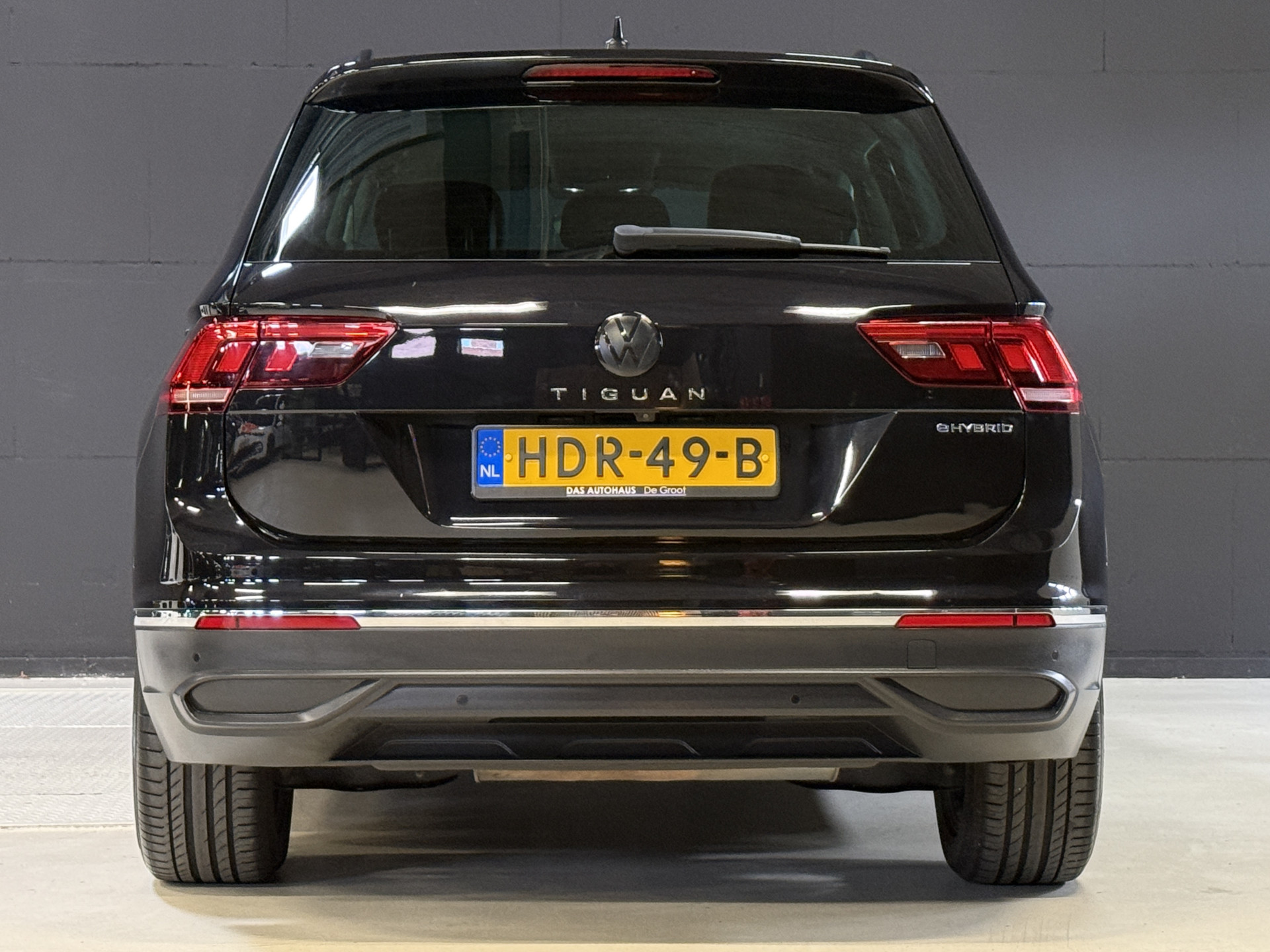 Volkswagen Tiguan 1.4 TSI eHybrid R-Line Business+ | Camera | Stoelverwarming | Dodehoeksensoren
