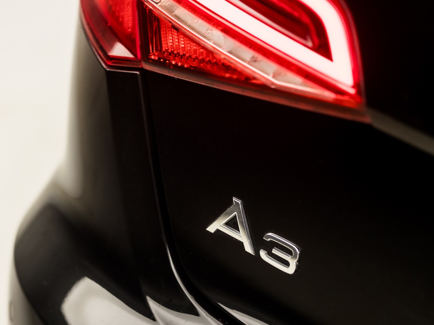Audi A3 Sportback 1.0 TFSI Sport (APPLE CARPLAY, GROOT NAVI, CLIMATE, DYNAMISCHE KNIPPERLICHTEN, SPORTSTOELEN, CRUISE, PARKEERSENSOREN, NIEUWE APK, NIEUWSTAAT)