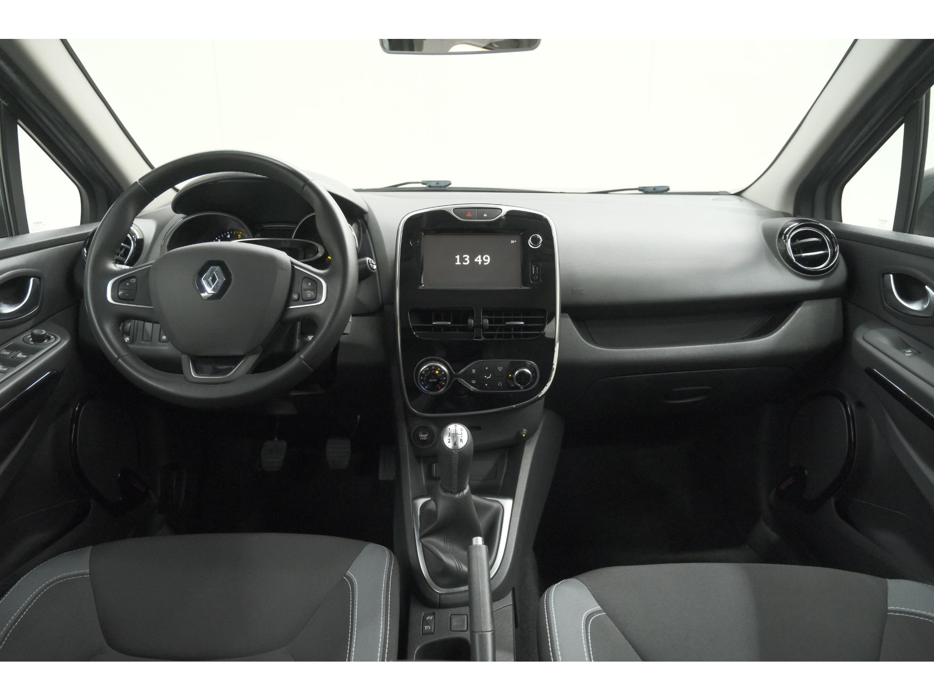 Renault Clio Estate 1.5 dCi ECO Dynamique | Parkeersensoren voor + achter | Armsteun | Navigatie