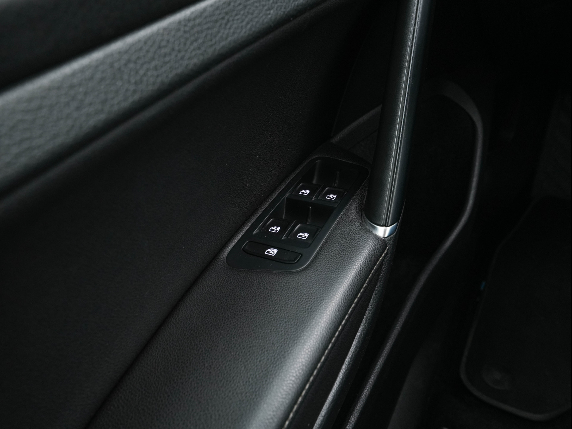 Volkswagen e-Golf (SOH-86%) Aut. *HEAT-PUMP | LEATHER | FULL-LED | NAVI-FULLMAP | CAMERA | HEATED-SPORTSEATS | ECC | CCS-FASTLOADER | PDC | CARPLAY | CRUISE | 16''ALU*