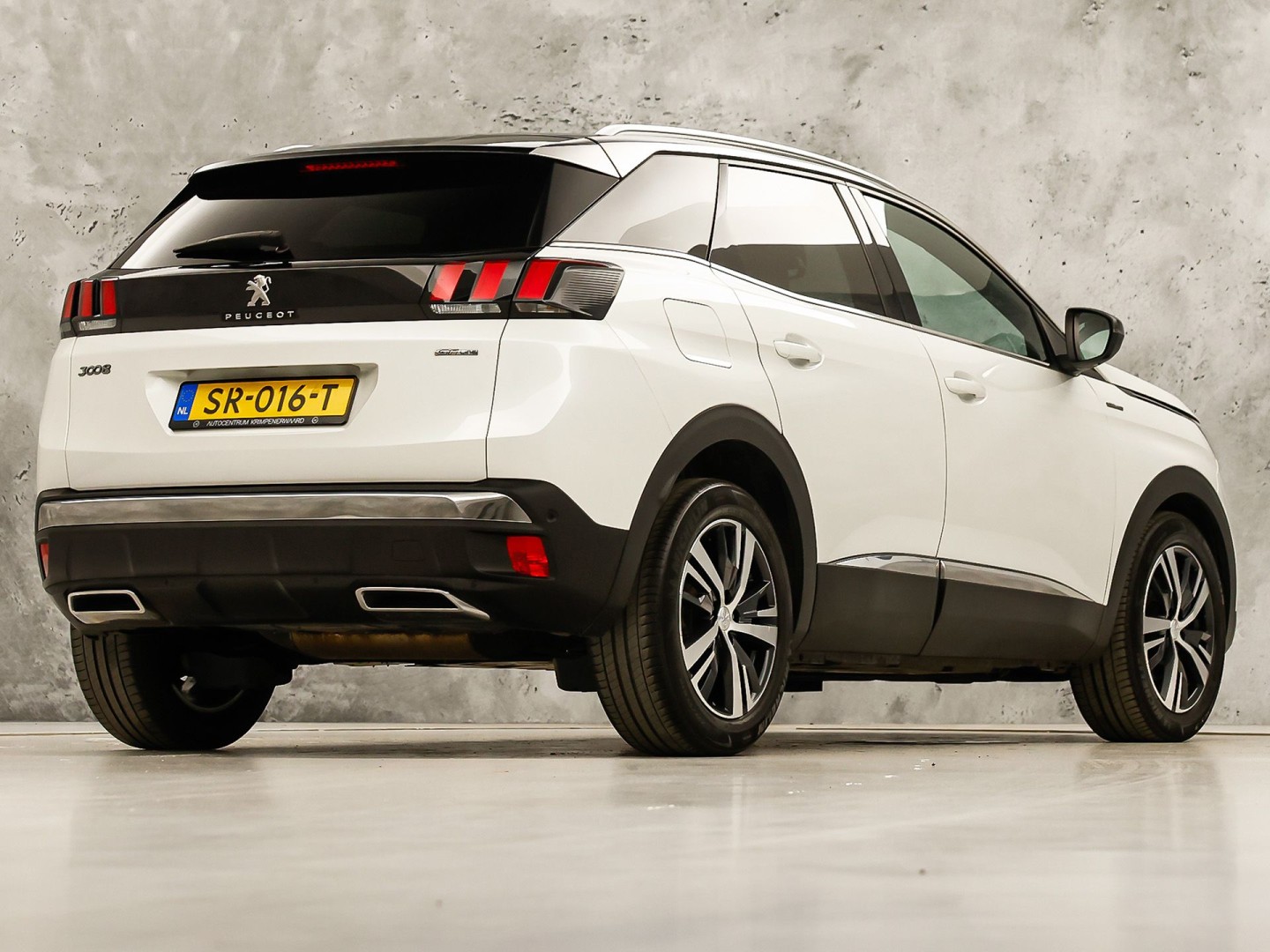 Peugeot 3008 1.6 e-THP GT Line 165Pk Automaat (APPLE CARPLAY, PARELMOER, GROOT NAVI, GETINT GLAS, KEYLESS, SPORTSTOELEN, PARKEERSENSOREN, ZWART HEMEL, NIEUWSTAAT)