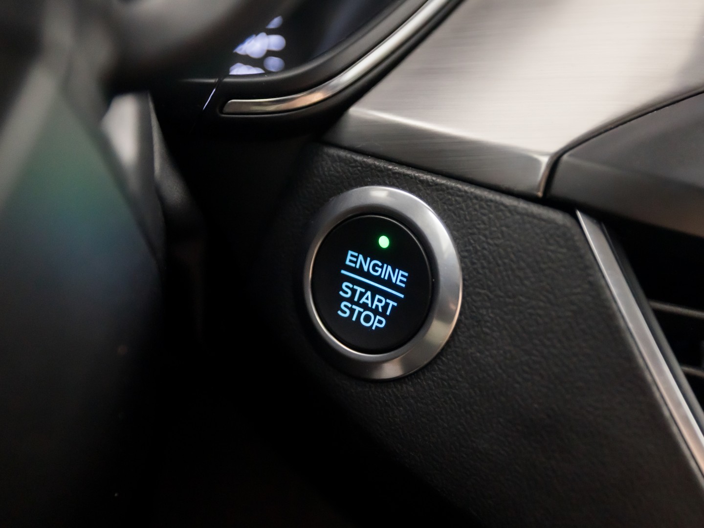 Ford Focus Wagon 1.0 EcoBoost Titanium Sport (APPLE CARPLAY, GROOT NAVI, STUUR/STOELVERWARMING, KEYLESS, SPORTSTOELEN, GETINT GLAS, LM VELGEN, CRUISE, NIEUWSTAAT)