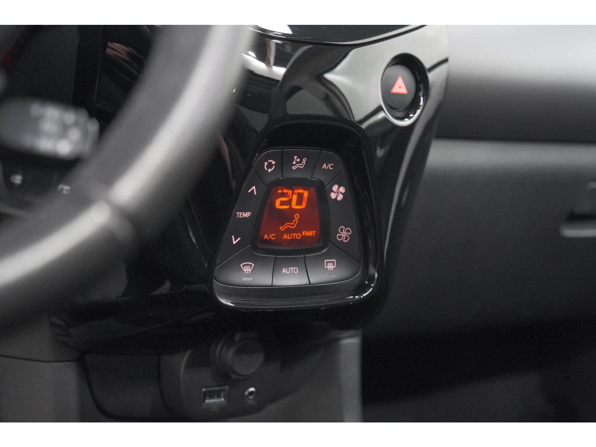 Peugeot 108 1.0 e-VTi Allure TOP! | Elektrisch Vouwdak | Camera | Navigatie | Climate Control