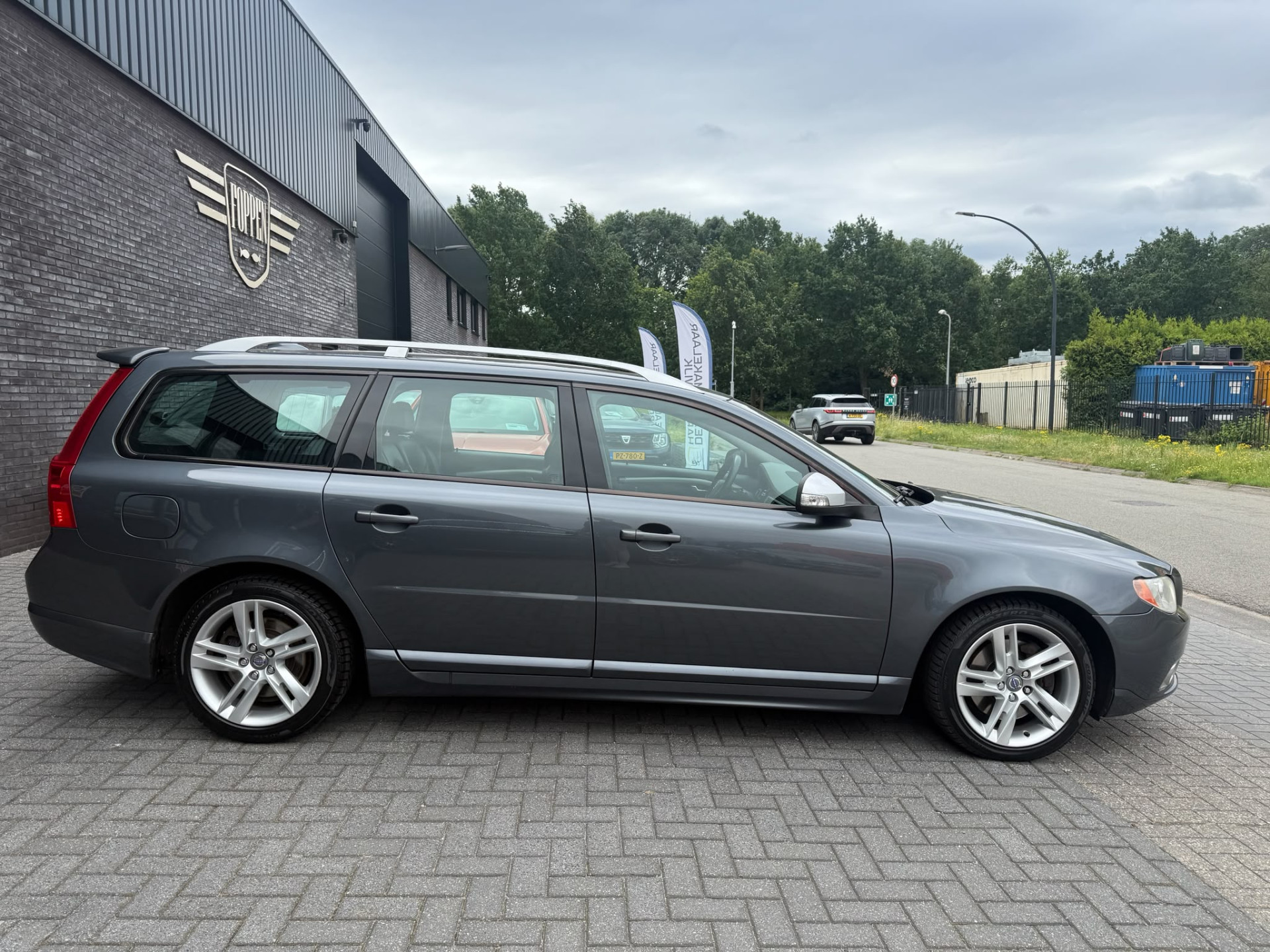 Volvo V70 2.0T R-Edition | 3E EIGENAAR | AUTOMAAT | LEDER | NAVI | XENON | CRUISE | TREKHAAK |