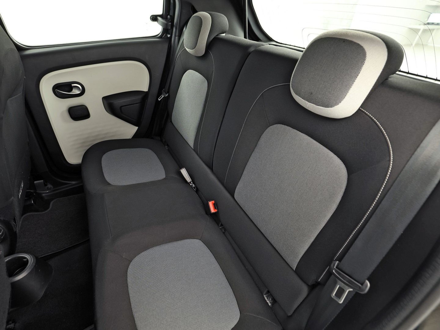 Renault Twingo 1.0 SCe Collection (AIRCO, ELEK RAMEN, CRUISE, SPORTSTOELEN, NIEUWE APK, NIEUWSTAAT)