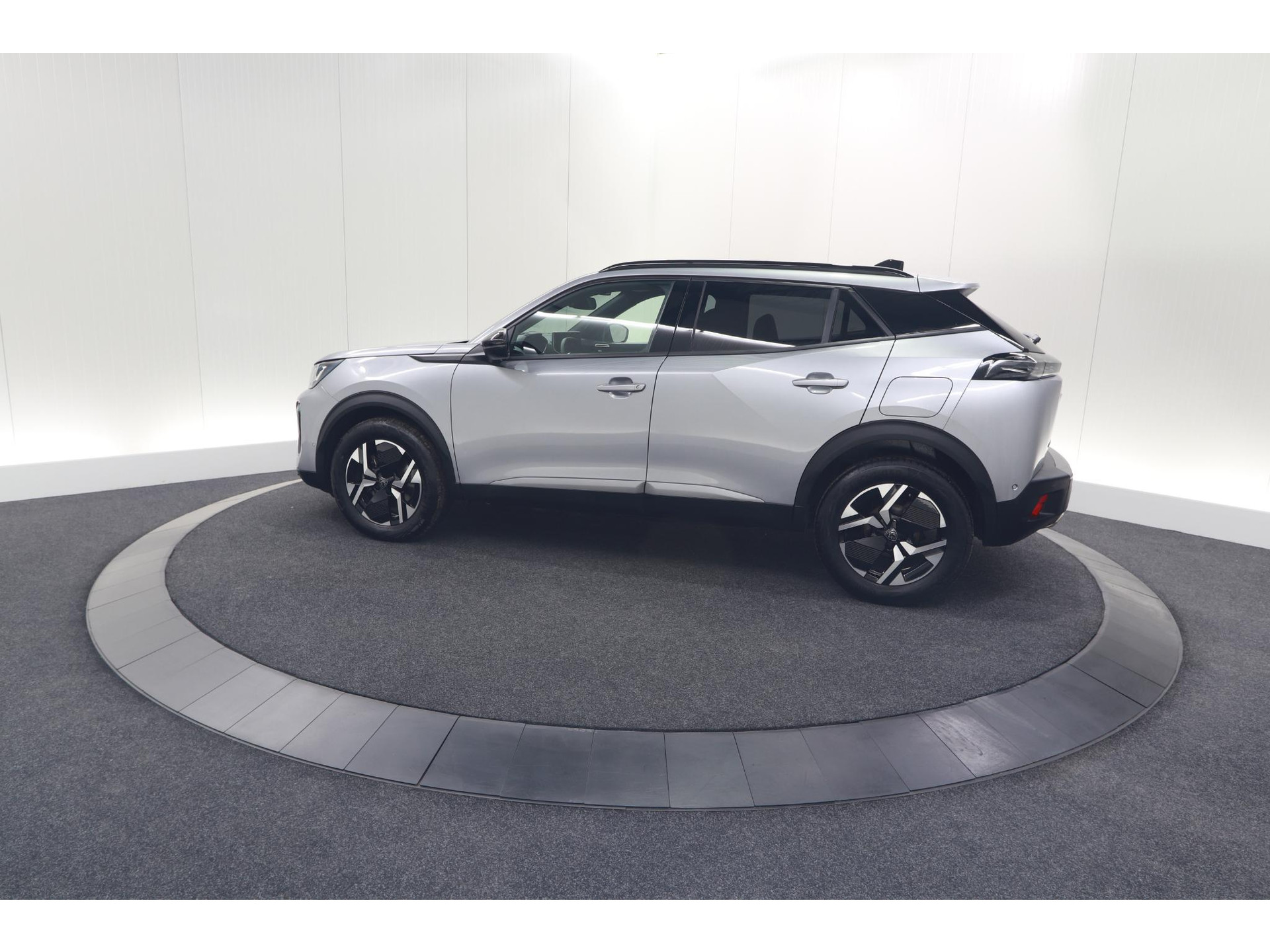 Peugeot 2008 Hybrid 136 e-DCS6 Allure | 360 Camera | Adaptieve Cruise Control | Dodehoekdetectie | Navigatie